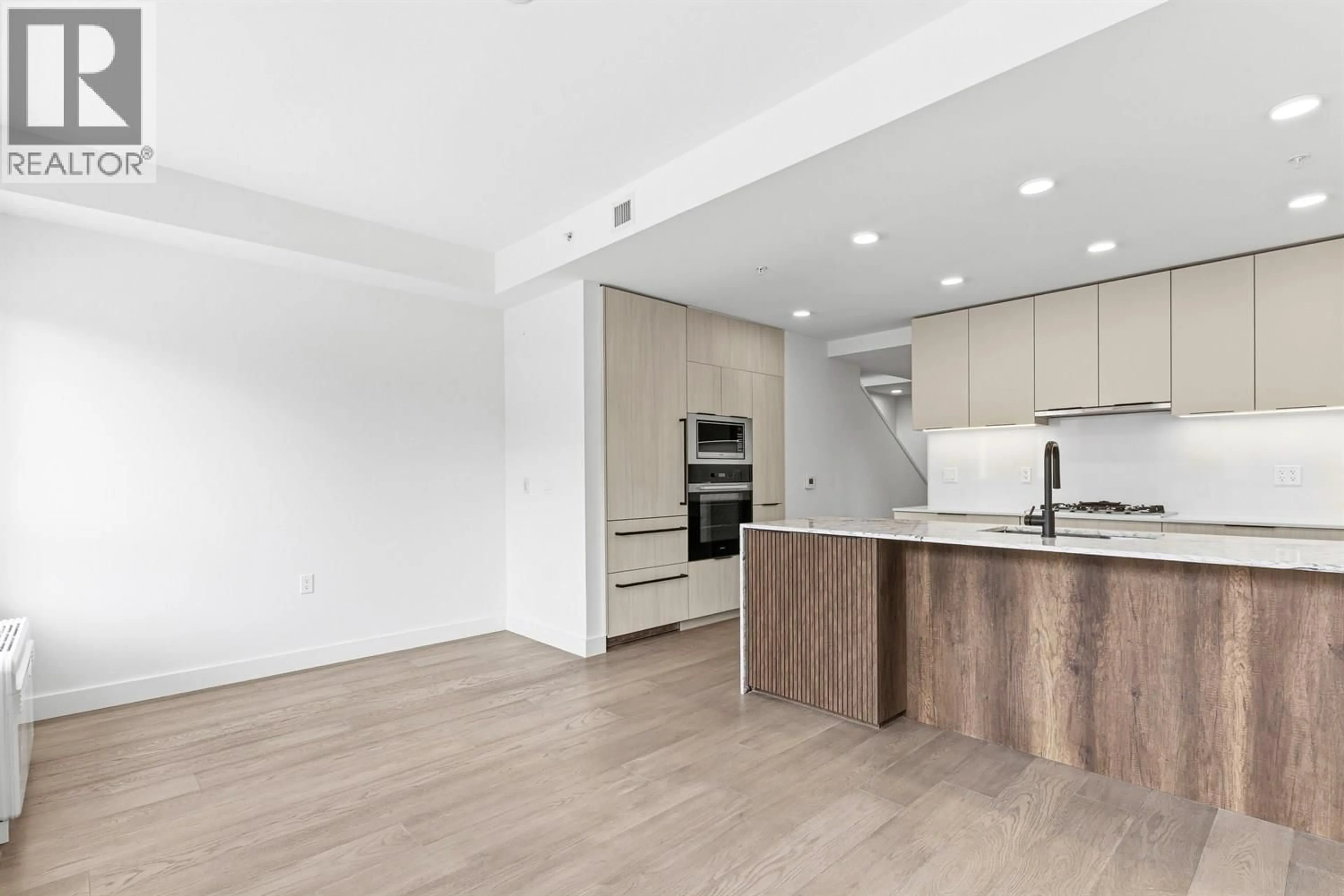 Open concept kitchen, wood/laminate floor for 303 - 3590 39TH AVENUE, Vancouver British Columbia V6N3A5