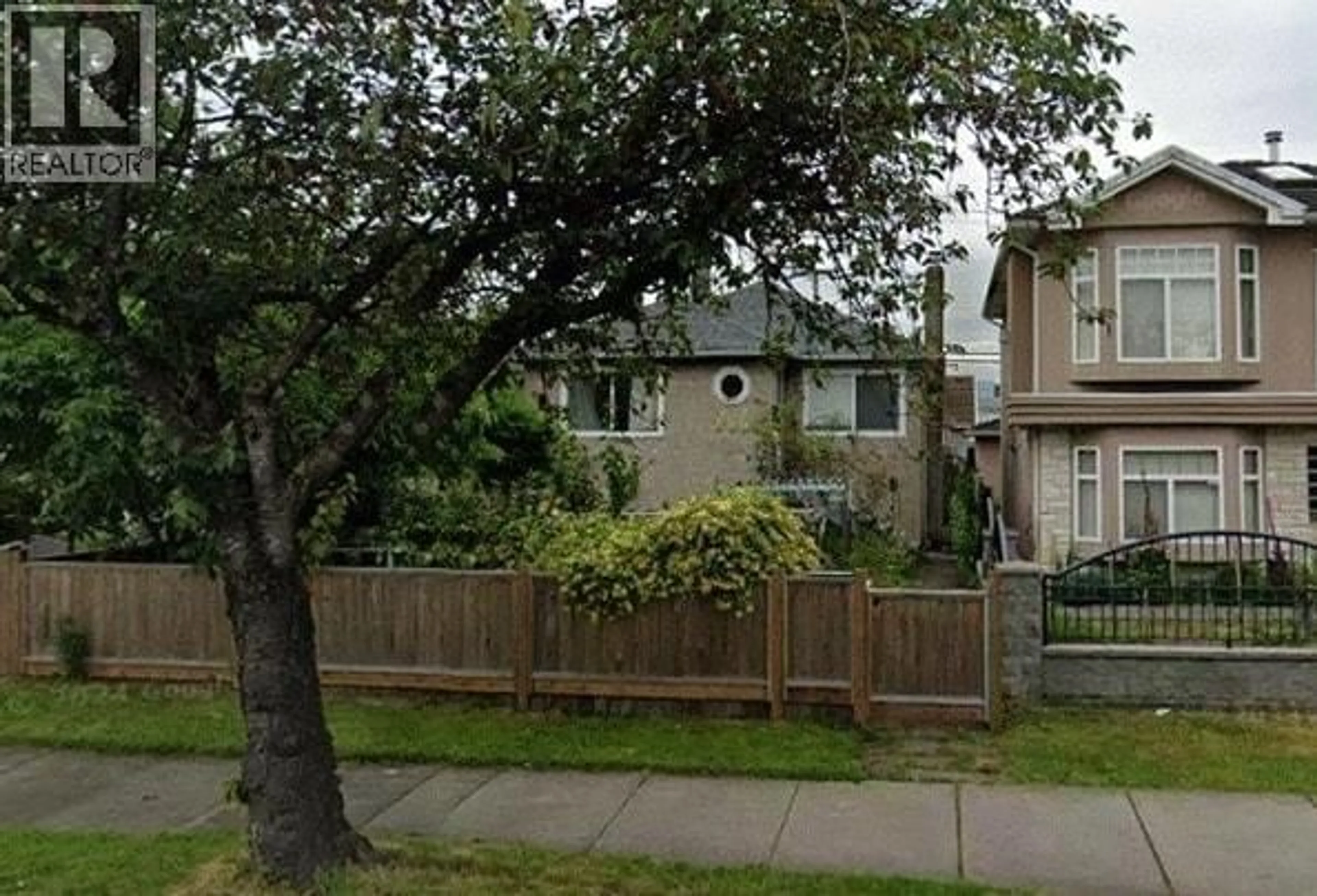 A pic from outside/outdoor area/front of a property/back of a property/a pic from drone, street for 1661 49TH AVENUE, Vancouver British Columbia V5P1S8
