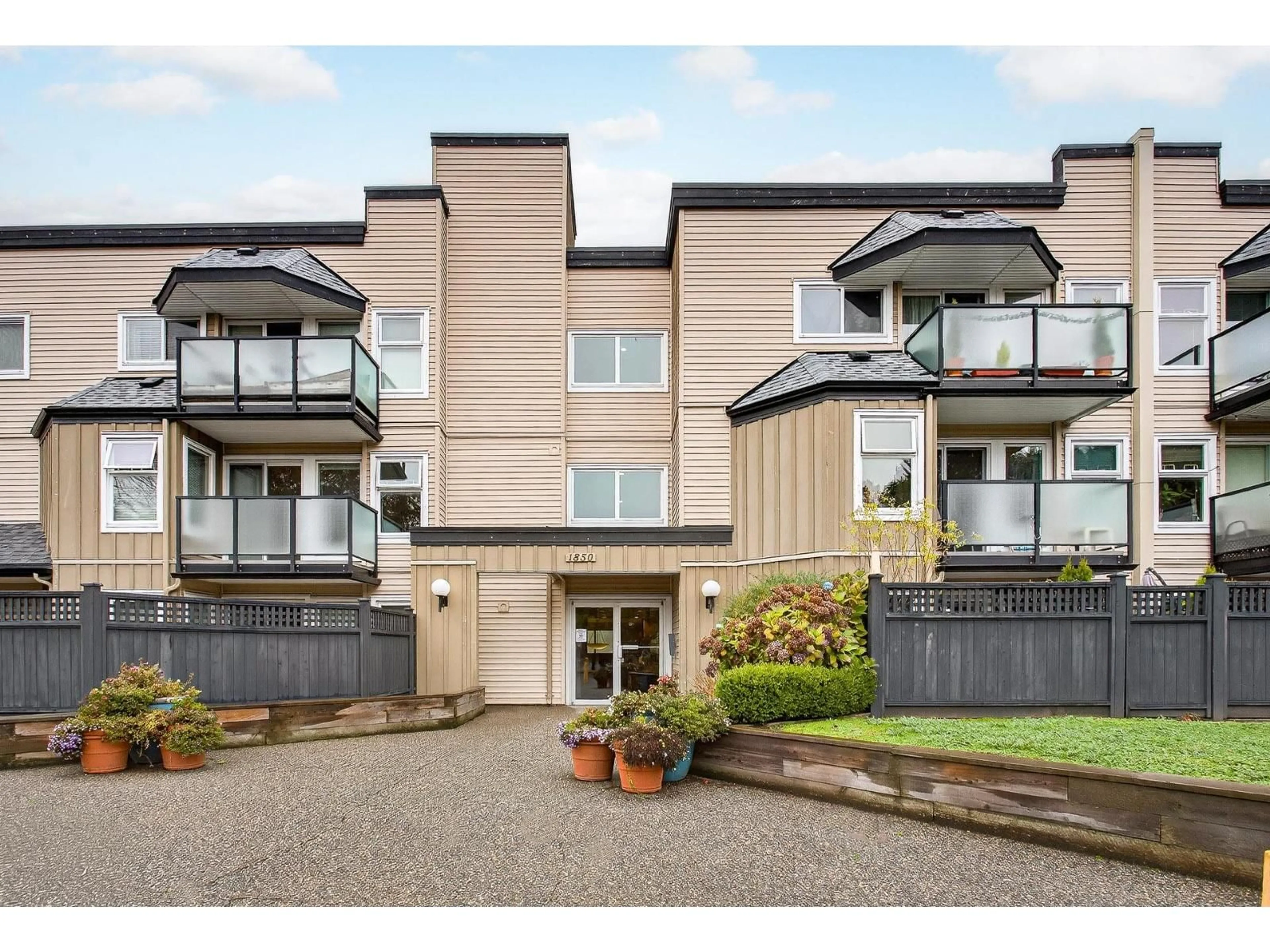 Unknown for 213 - 1850 SOUTHMERE CRESCENT, Surrey British Columbia V4A6Y6