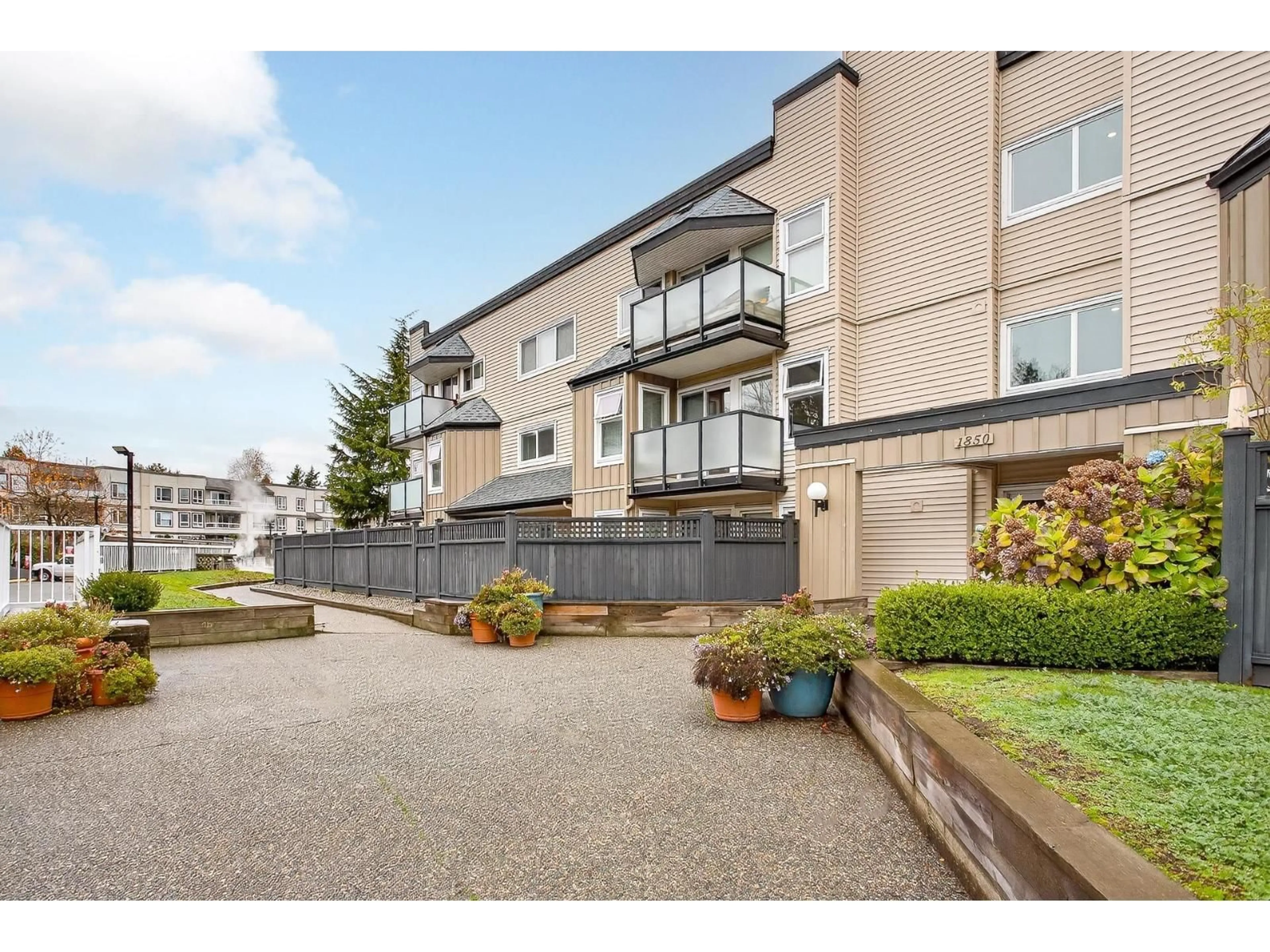 Unknown for 213 - 1850 SOUTHMERE CRESCENT, Surrey British Columbia V4A6Y6