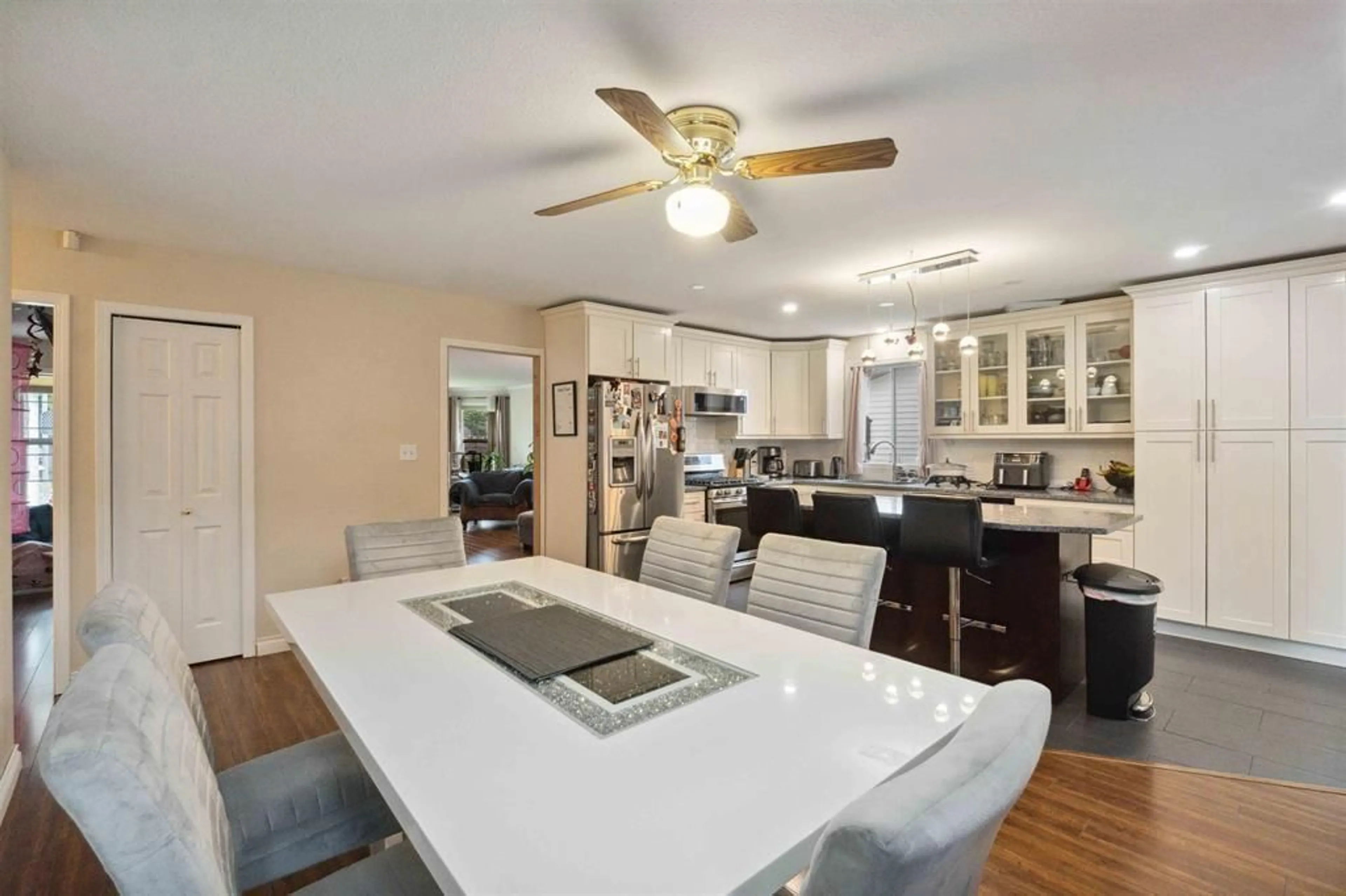 Open concept kitchen, unknown for 2717 DEHAVILLAND COURT, Abbotsford British Columbia V2T5L3