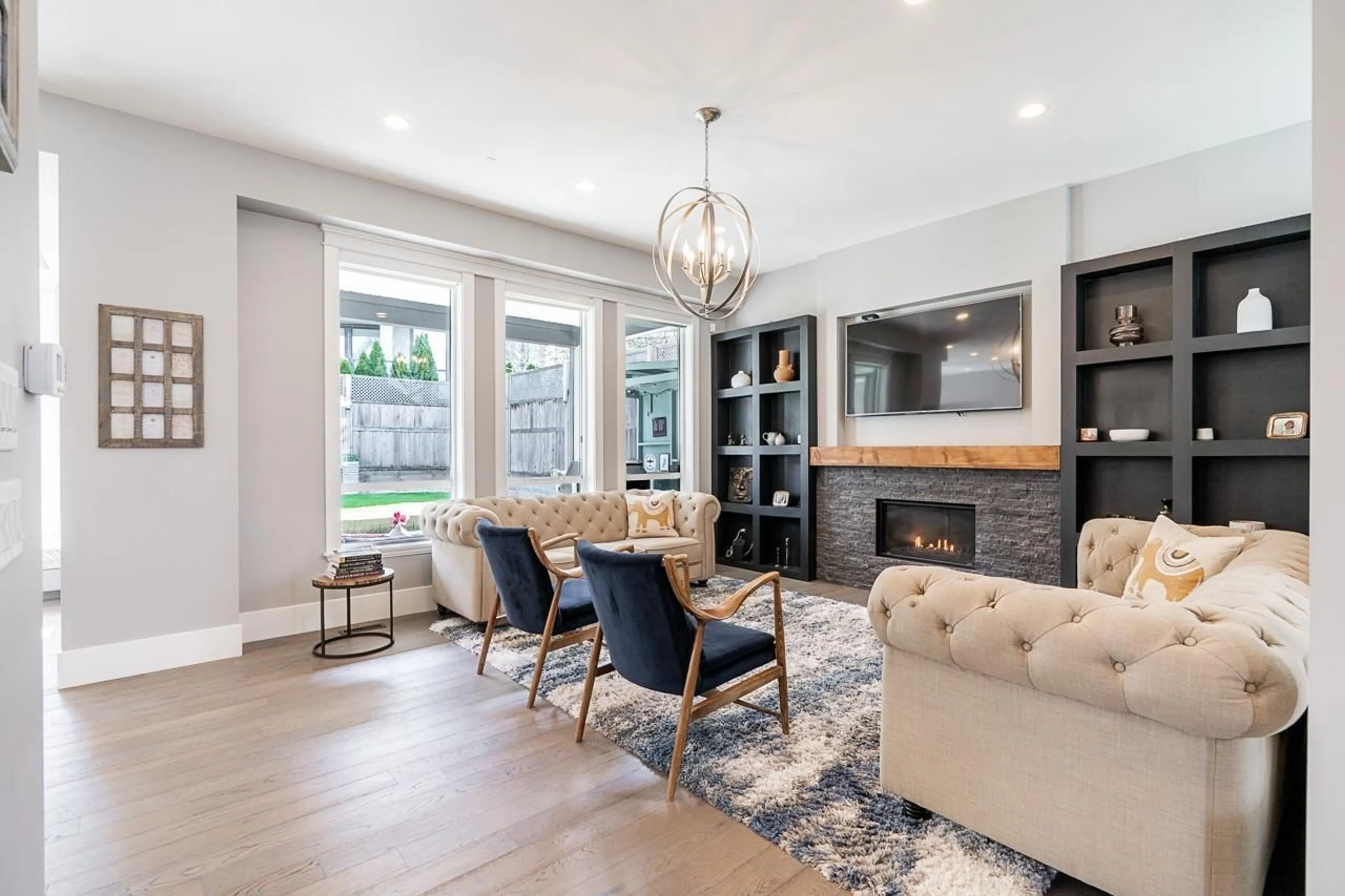 Living room with furniture, unknown for 15708 MOUNTAIN VIEW DRIVE, Surrey British Columbia V3Z0C6
