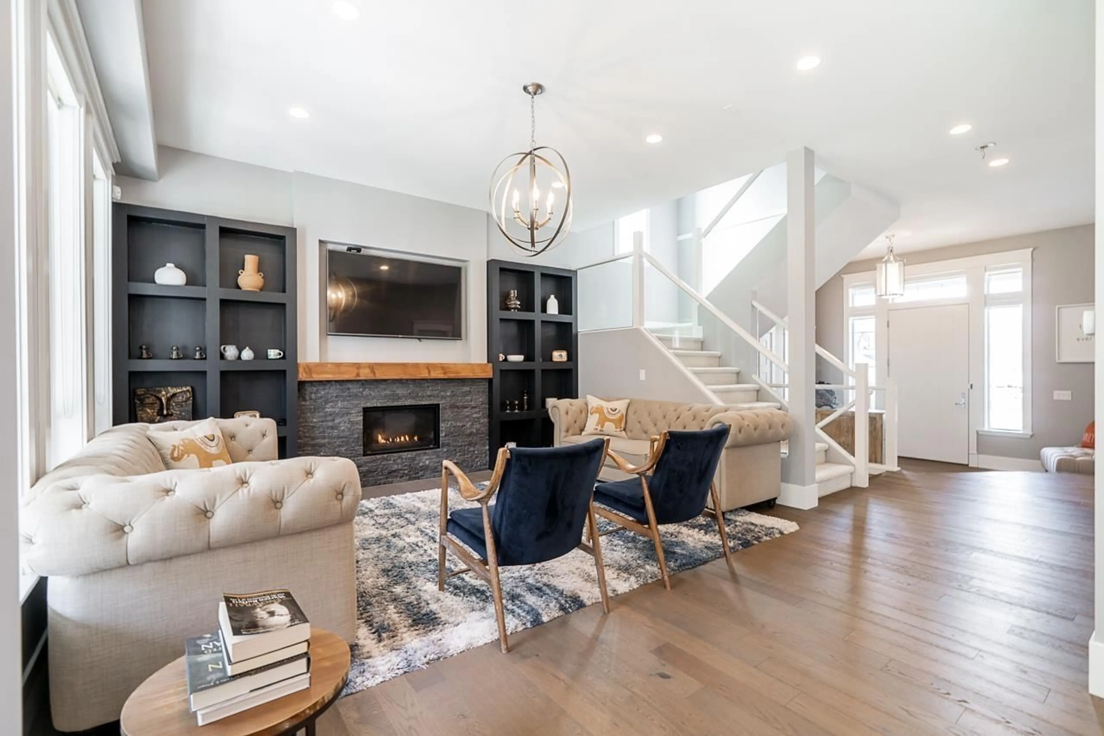 Living room with furniture, unknown for 15708 MOUNTAIN VIEW DRIVE, Surrey British Columbia V3Z0C6