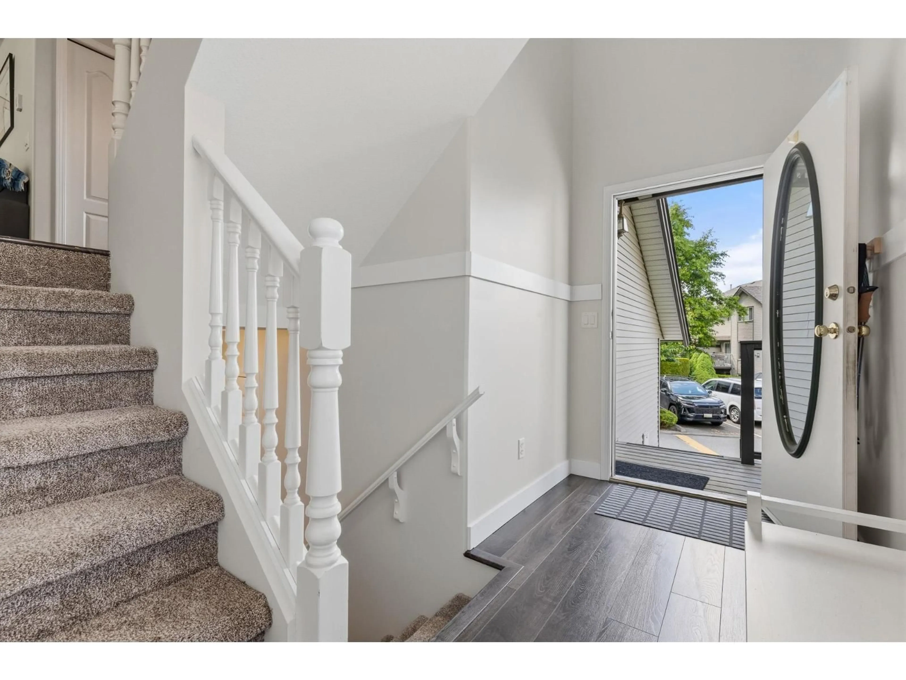 Indoor entryway for 9 - 46360 VALLEYVIEW ROAD, Chilliwack British Columbia V2R5L7