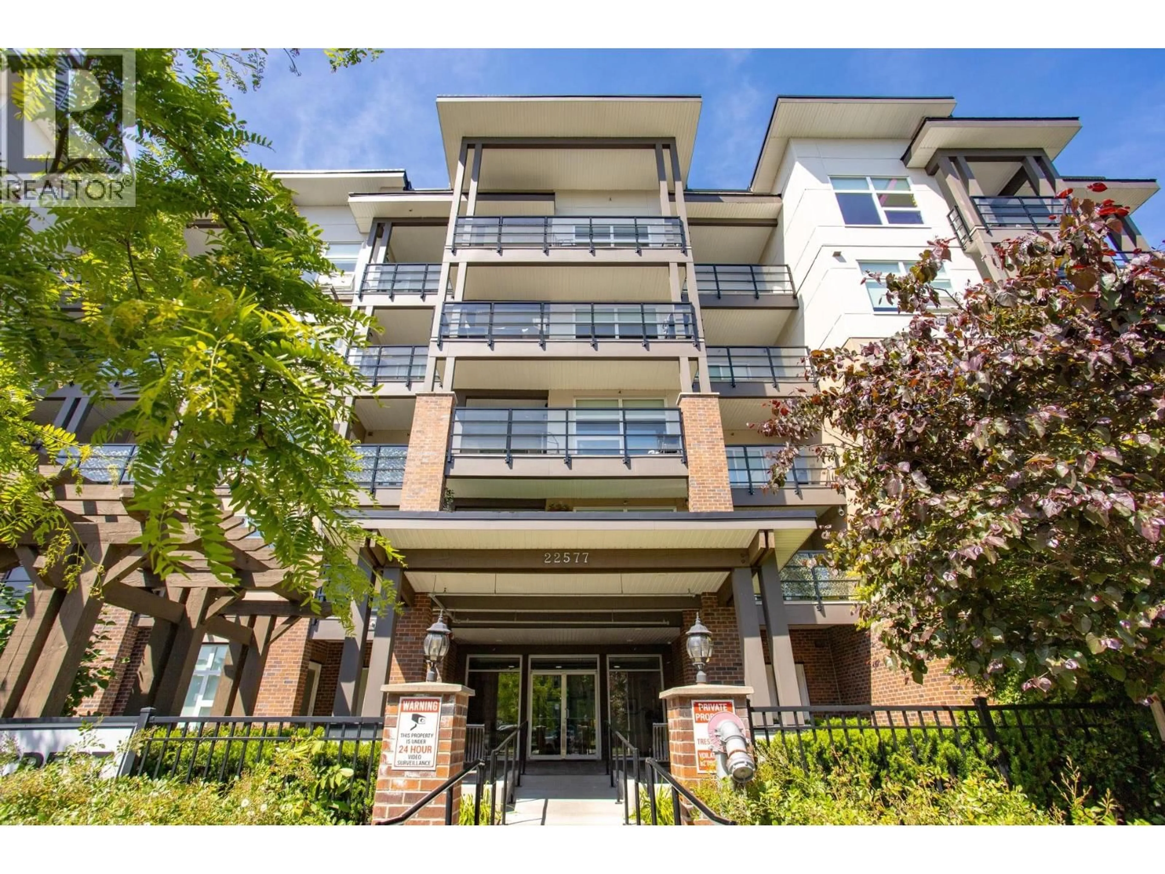 Indoor foyer for 403 - 22577 ROYAL CRESCENT, Maple Ridge British Columbia V2X2M2