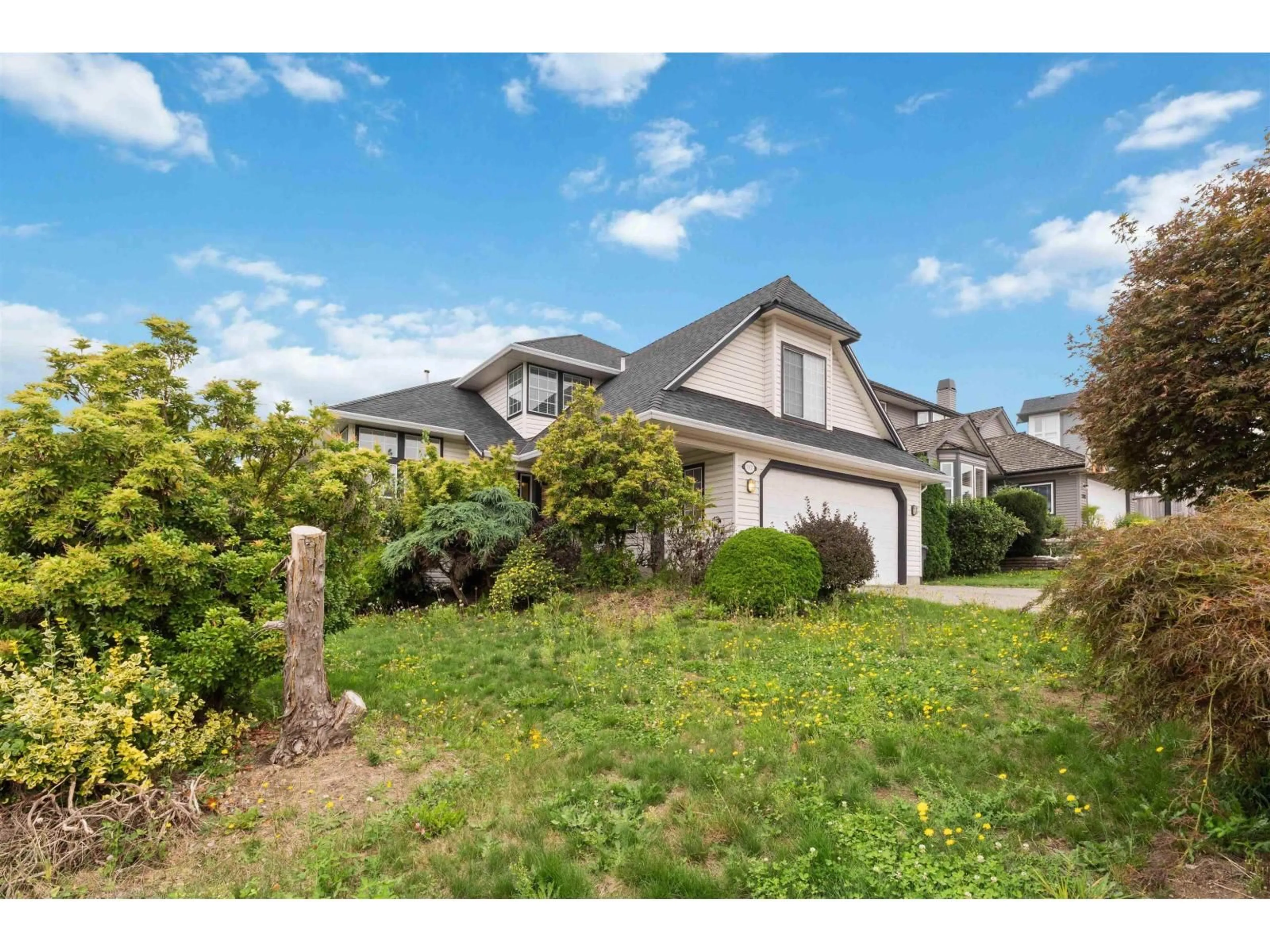A pic from outside/outdoor area/front of a property/back of a property/a pic from drone, street for 3307 ROCKHILL PLACE PLACE, Abbotsford British Columbia V2T5J7