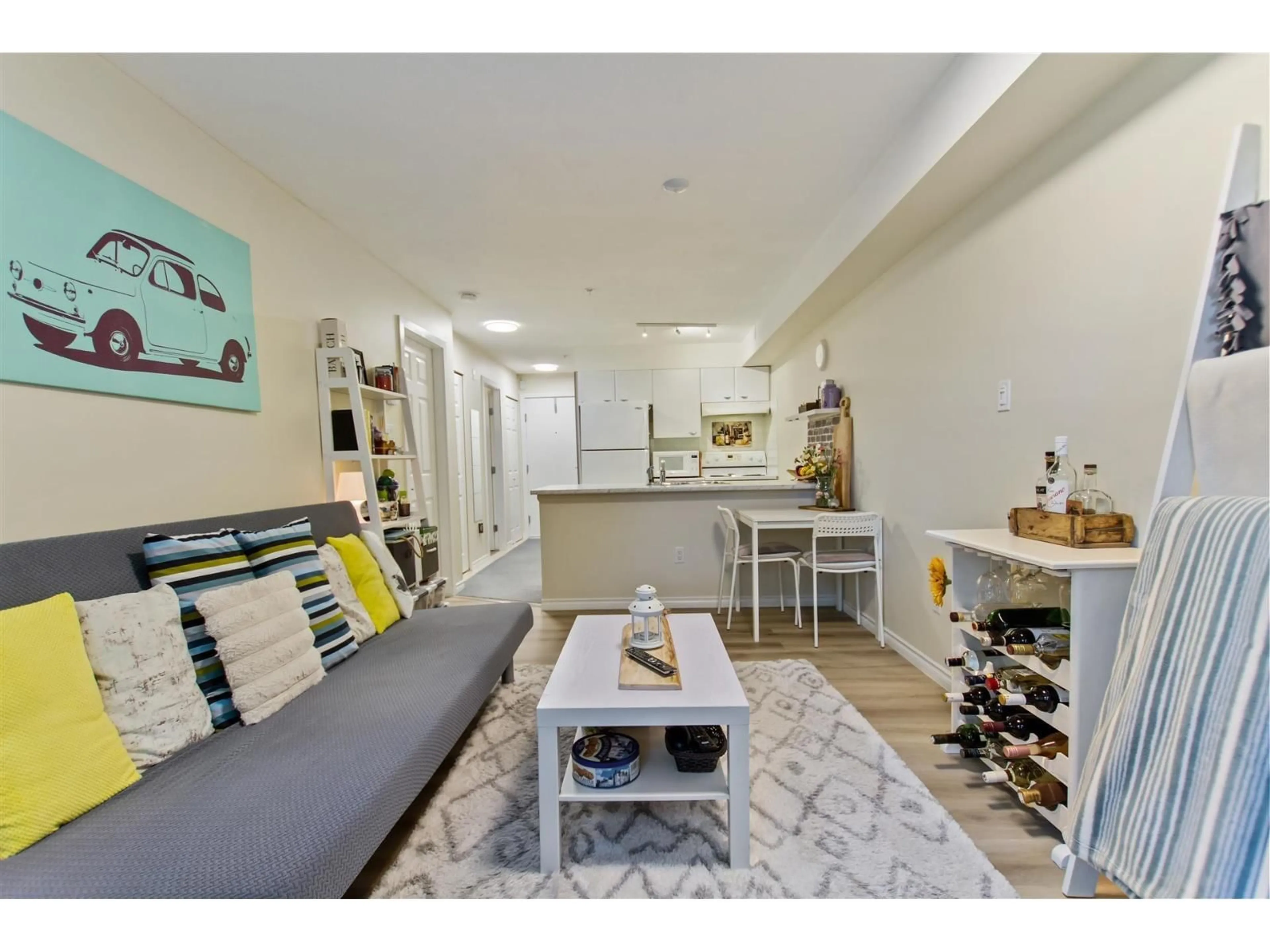 Living room with furniture, unknown for 107 - 14877 100 AVENUE, Surrey British Columbia V3R3H1