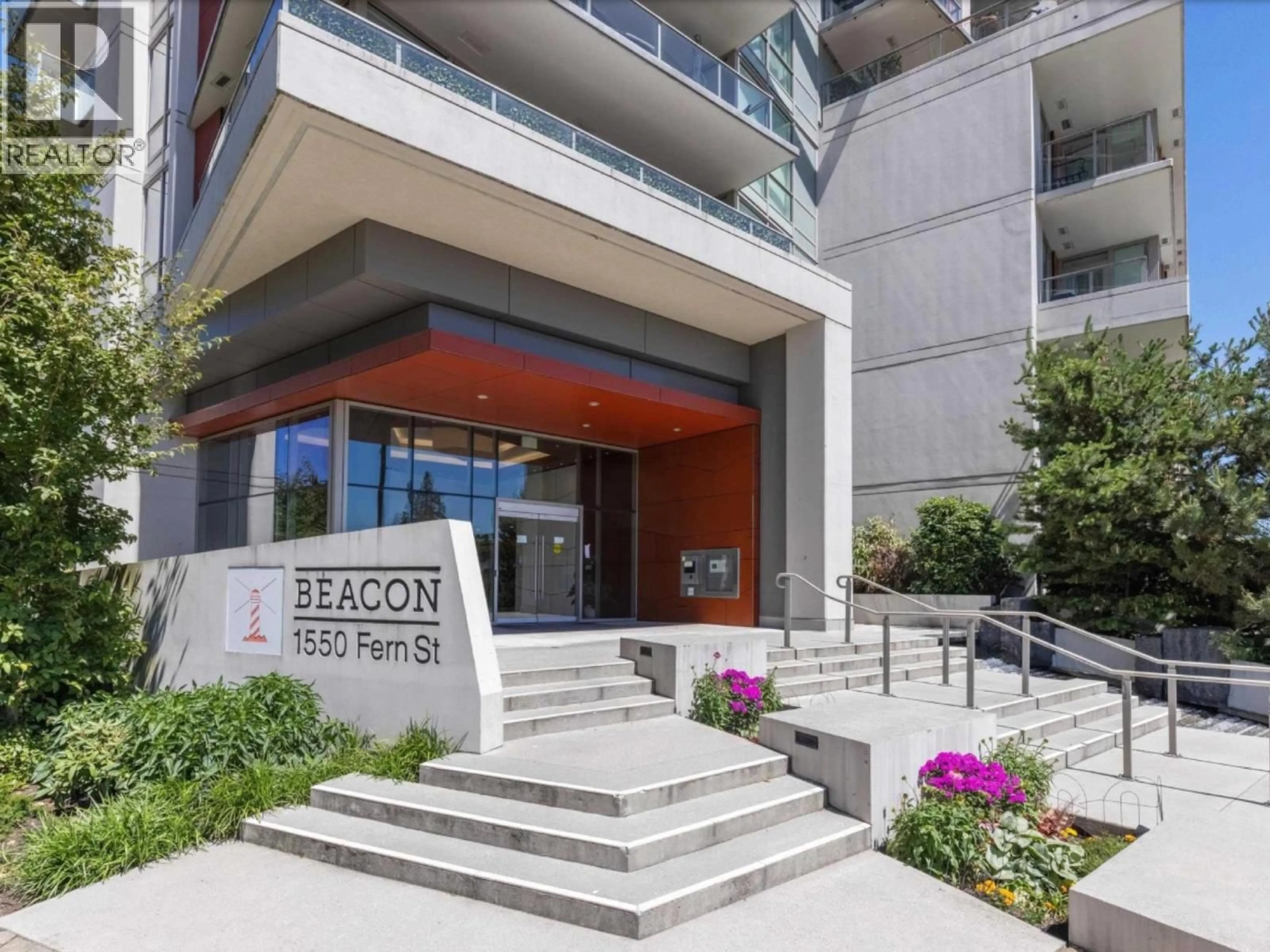 Indoor foyer for 2405 - 1550 FERN STREET, North Vancouver British Columbia V7J0A9