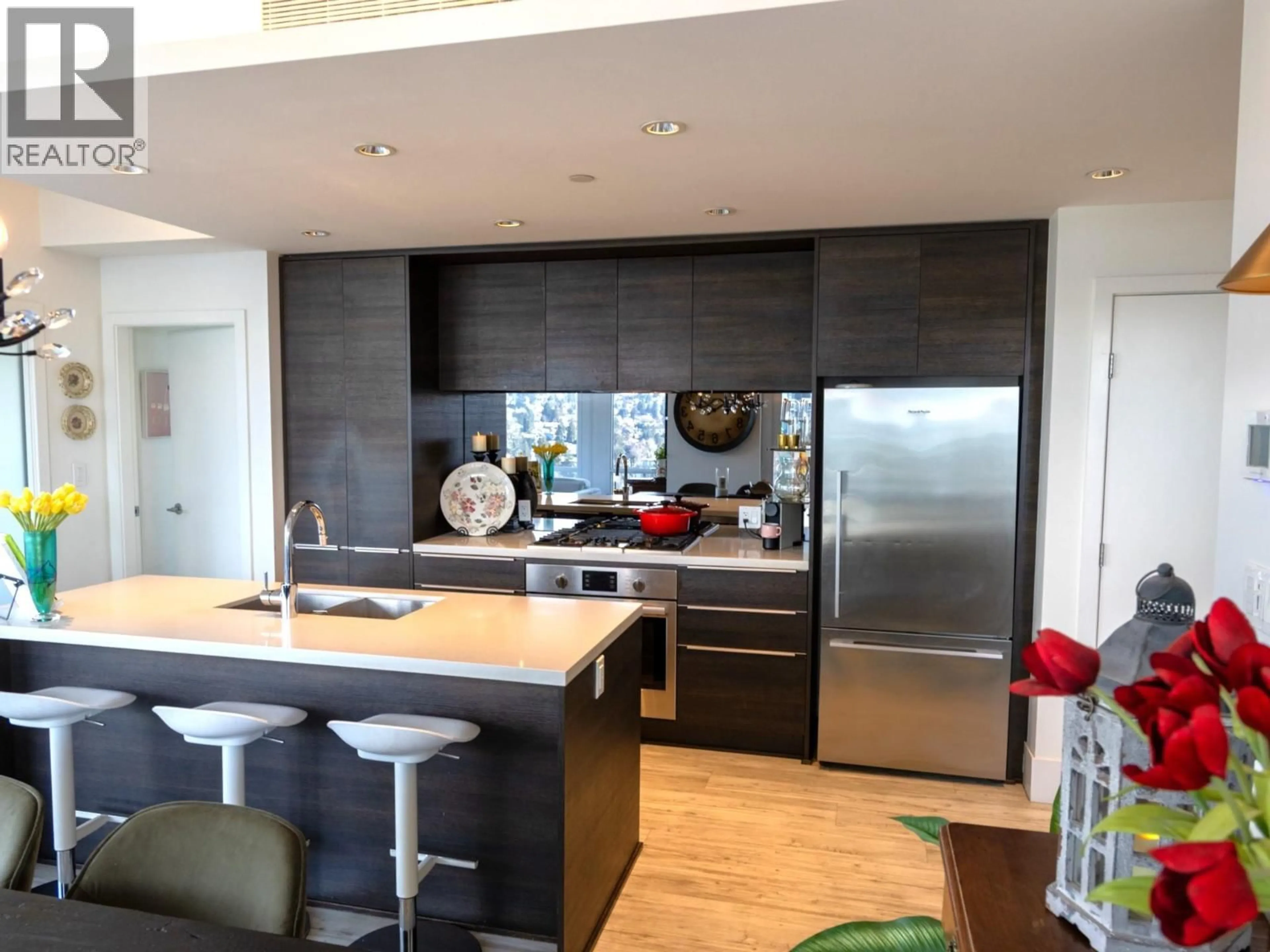 Contemporary kitchen, unknown for 2405 - 1550 FERN STREET, North Vancouver British Columbia V7J0A9