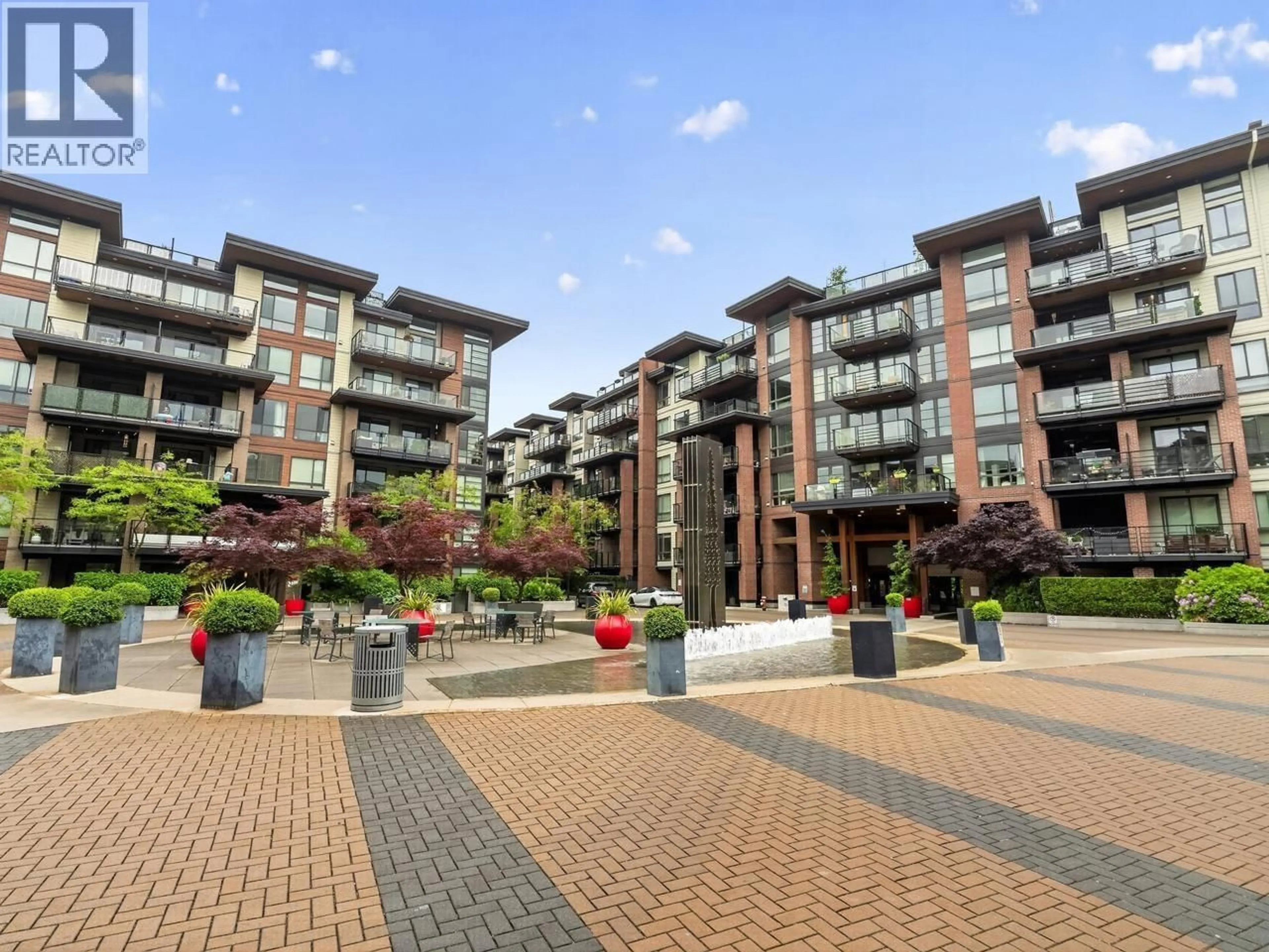 Patio, unknown for 423 - 723 3RD STREET, North Vancouver British Columbia V7M0E4