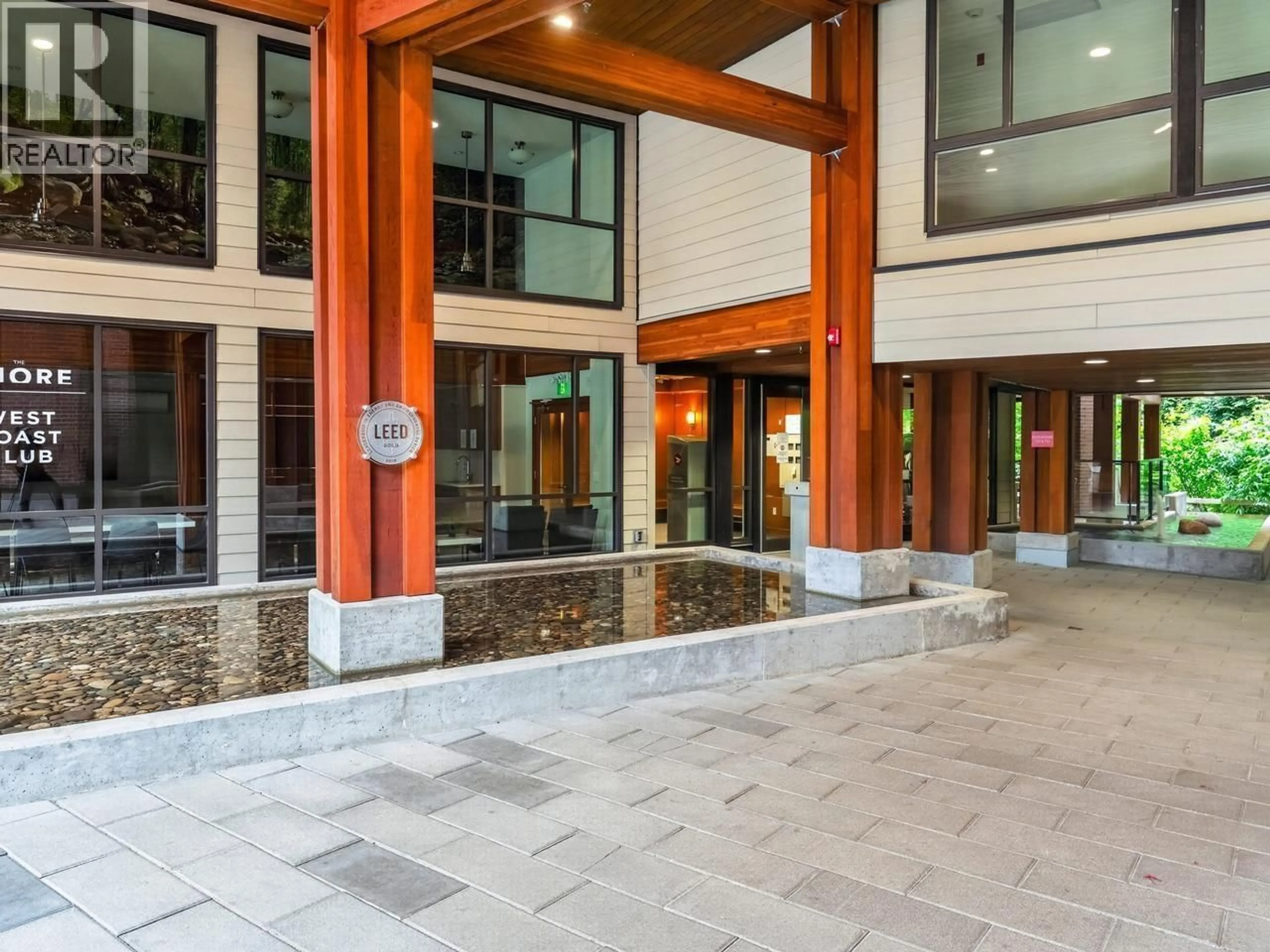Indoor foyer for 423 - 723 3RD STREET, North Vancouver British Columbia V7M0E4