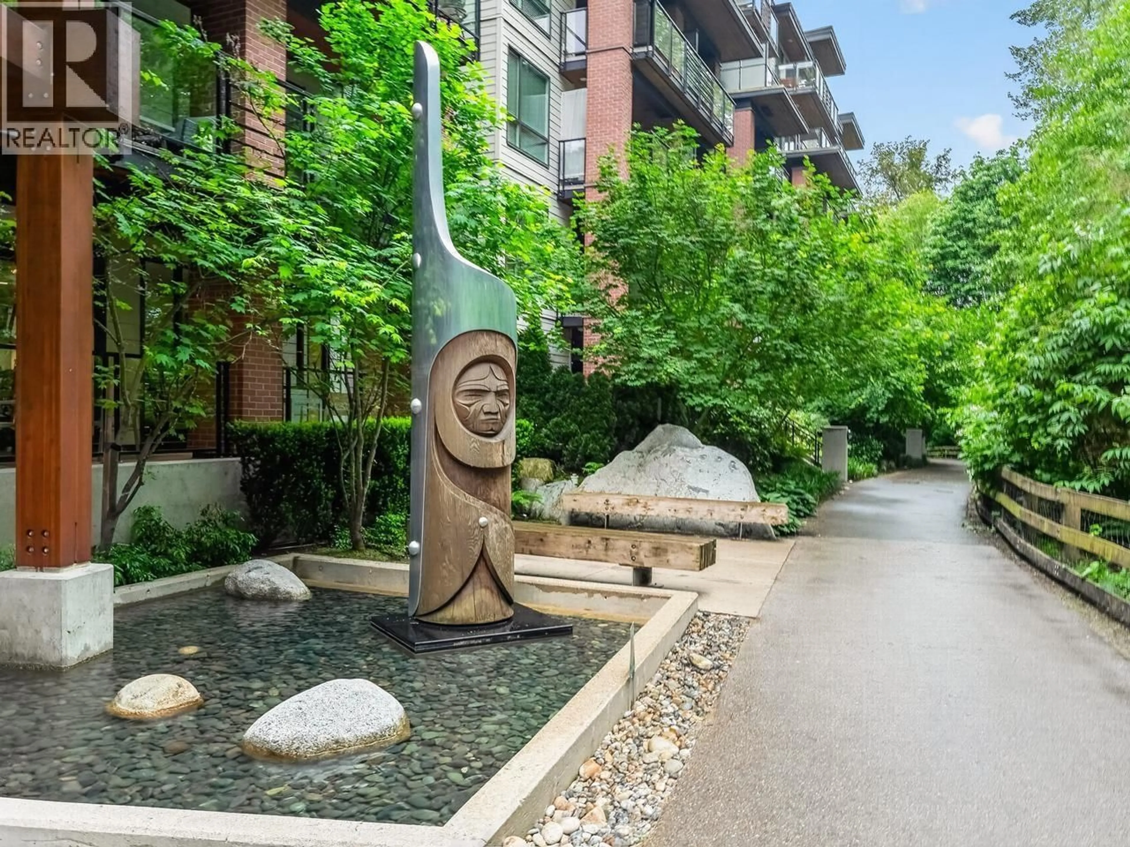 Patio, street for 423 - 723 3RD STREET, North Vancouver British Columbia V7M0E4