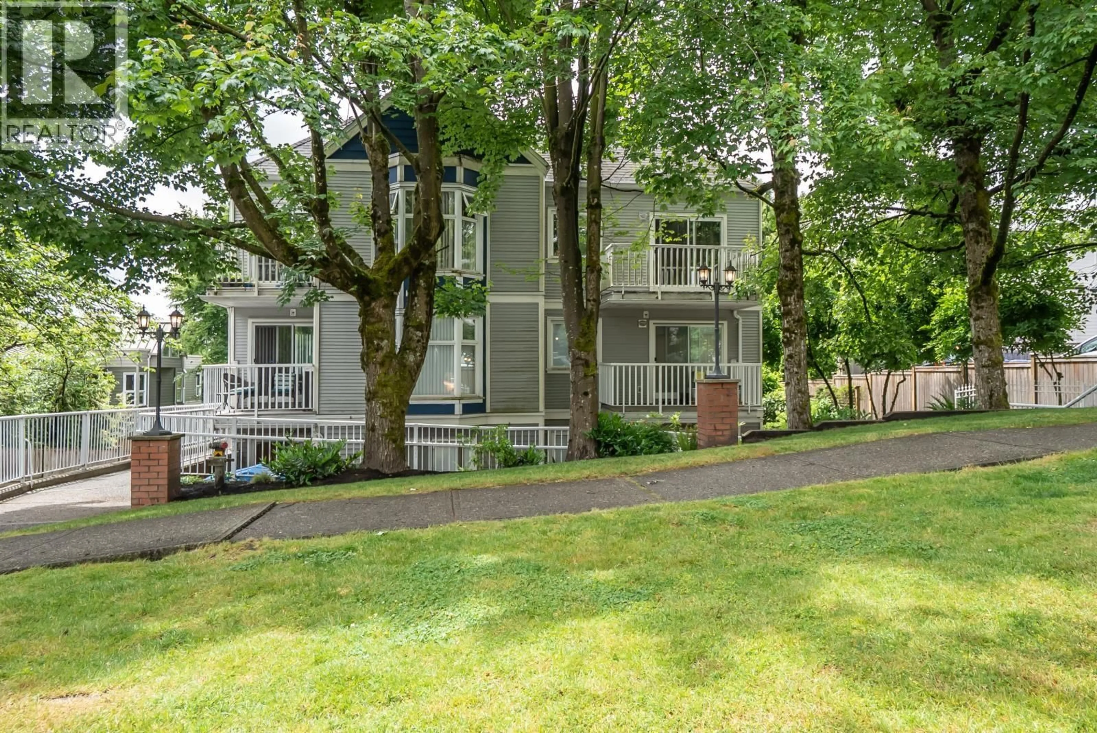 Patio, street for 106 - 526 13TH STREET, New Westminster British Columbia V3M4L9