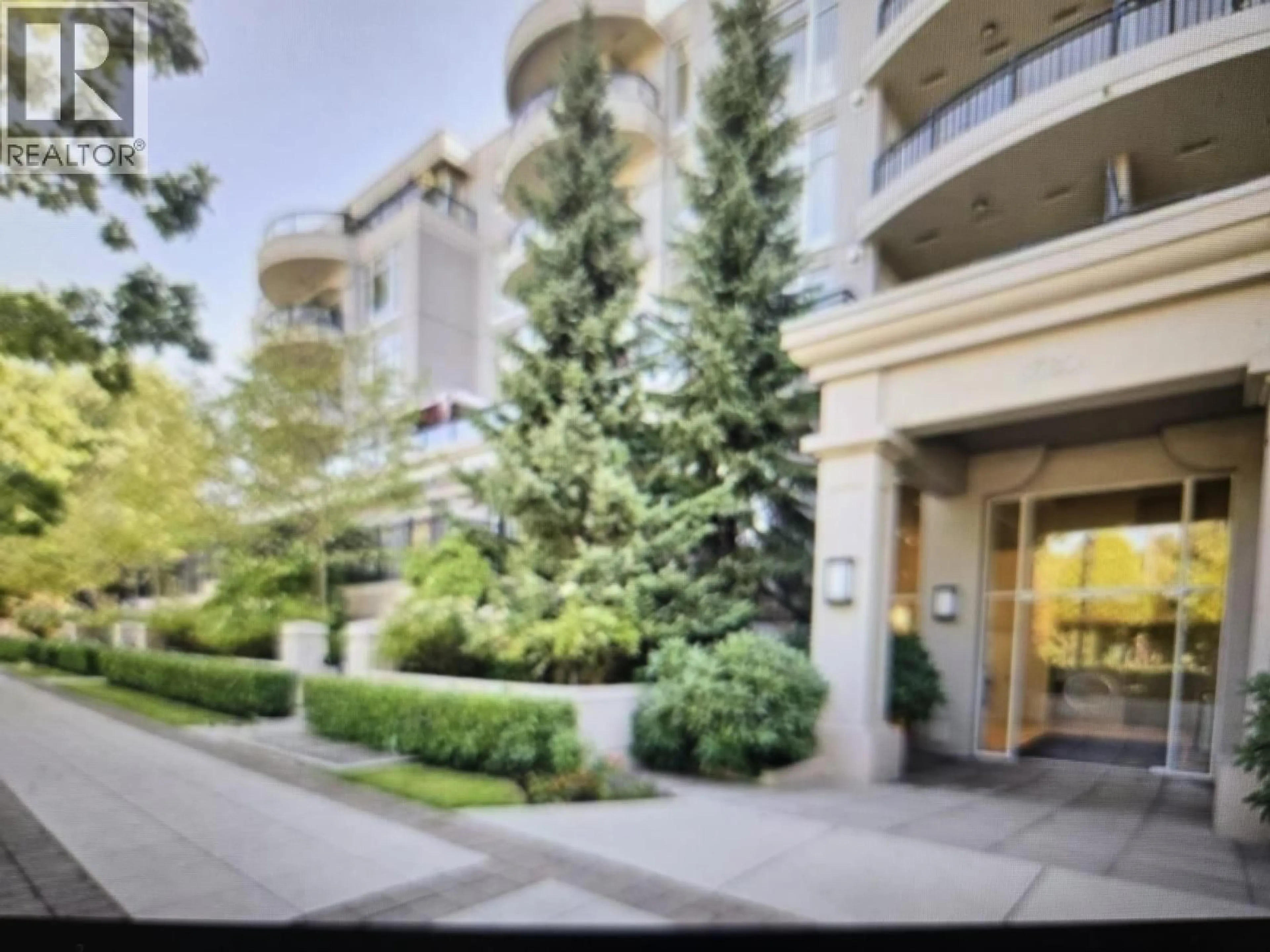 Indoor foyer for 213 - 8480 GRANVILLE AVENUE, Richmond British Columbia V6Y4E8