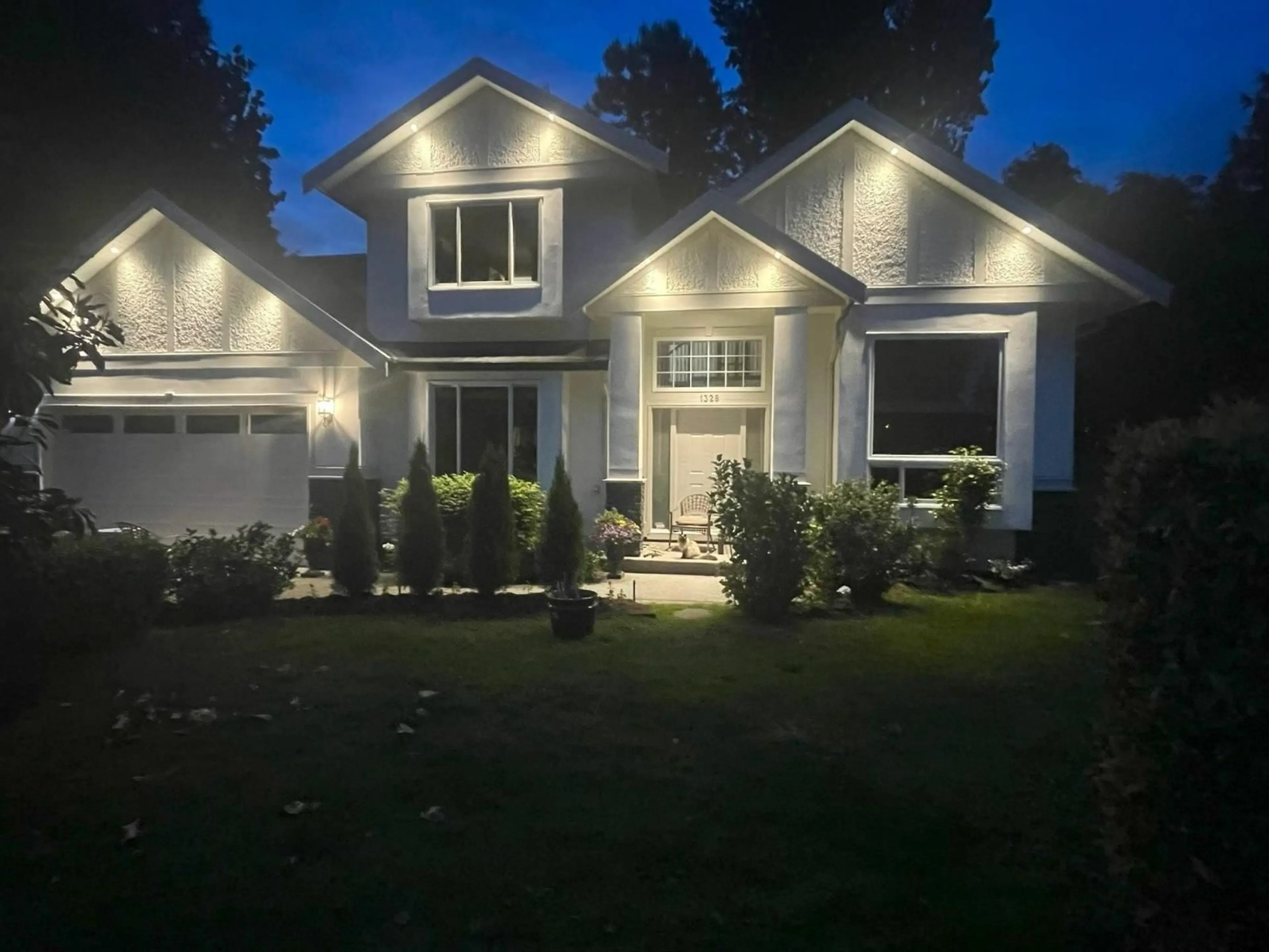 Home with vinyl exterior material, street for 1328 STEVENS STREET, White Rock British Columbia V4B4Y1