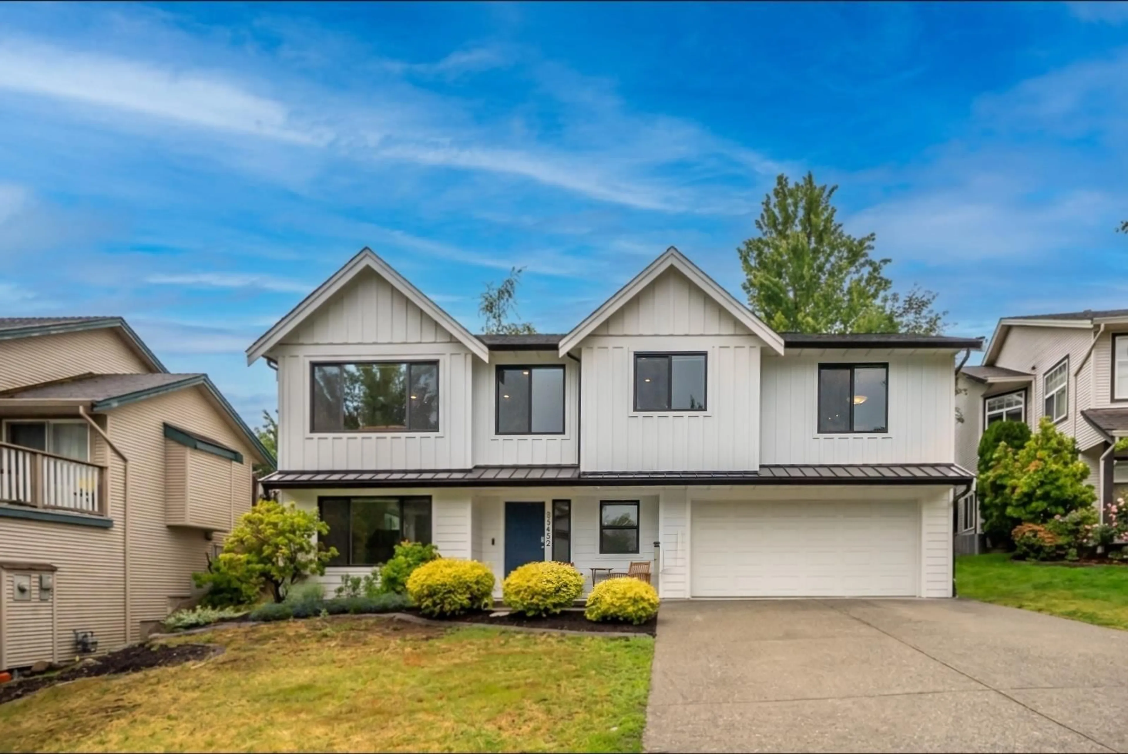 Home with vinyl exterior material, street for 35452 STRATHCONA COURT, Abbotsford British Columbia V3G3A2