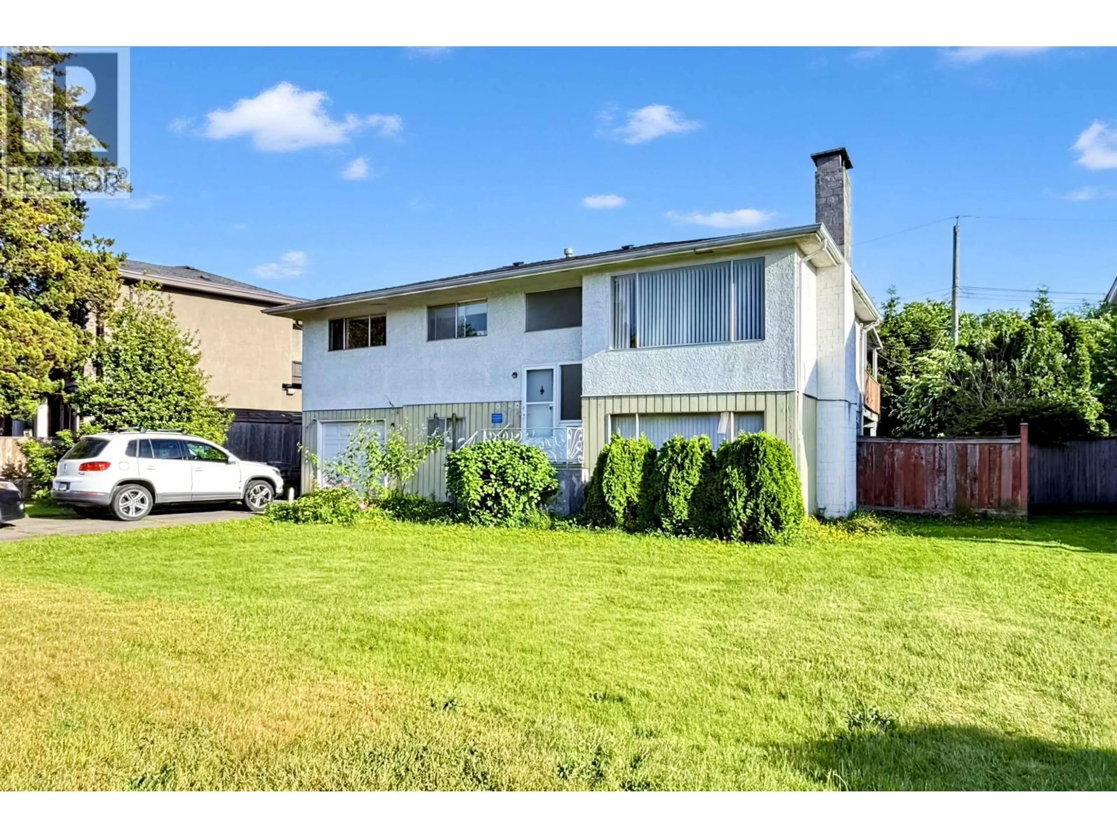 Home with vinyl exterior material, street for 10580 DENNIS CRESCENT, Richmond British Columbia V7A3R5