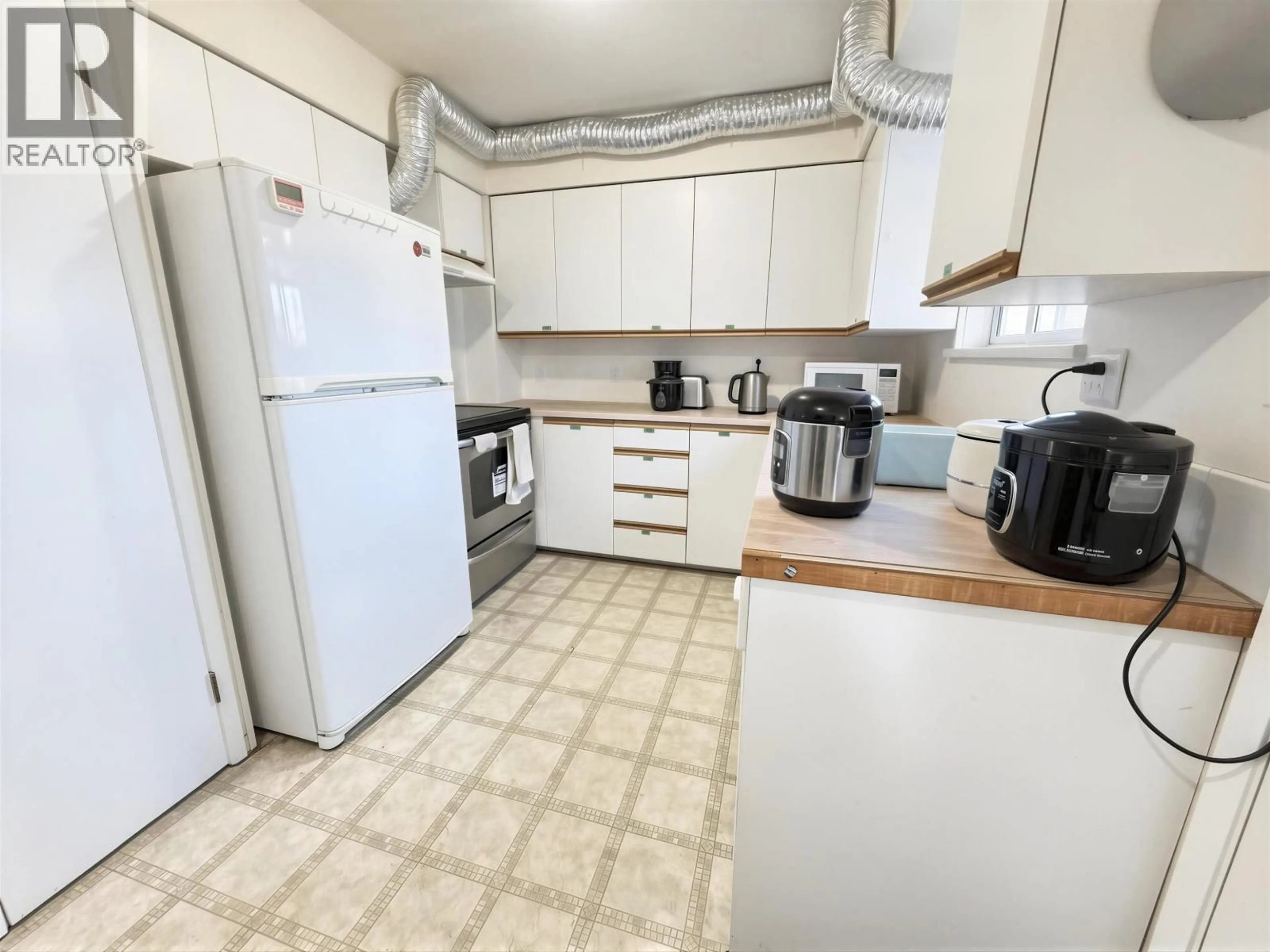 Standard kitchen, unknown for 10580 DENNIS CRESCENT, Richmond British Columbia V7A3R5