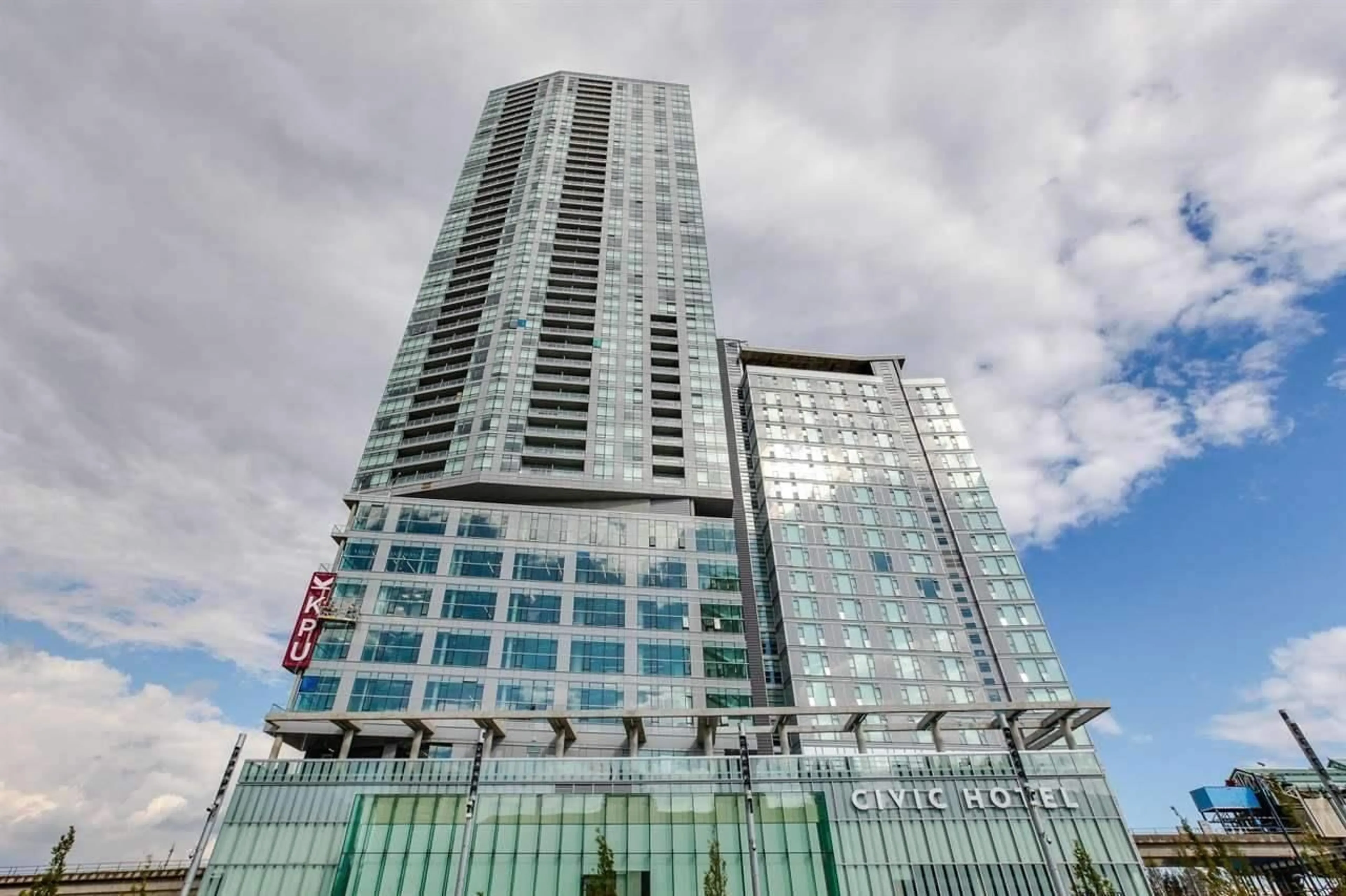 Indoor foyer for 4501 - 13495 CENTRAL AVENUE, Surrey British Columbia V3T0K2