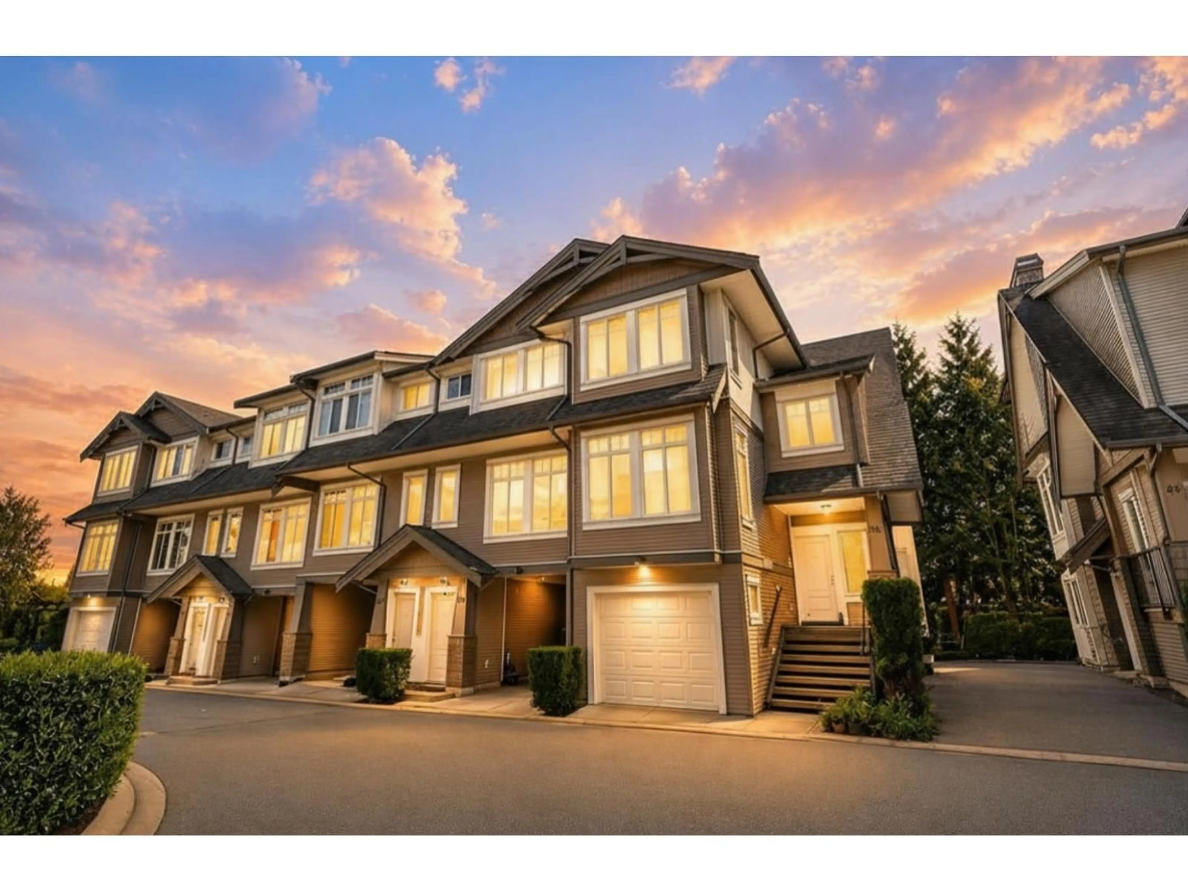 A pic from outside/outdoor area/front of a property/back of a property/a pic from drone, street for 25 - 8250 209B STREET, Langley British Columbia V2Y0J7