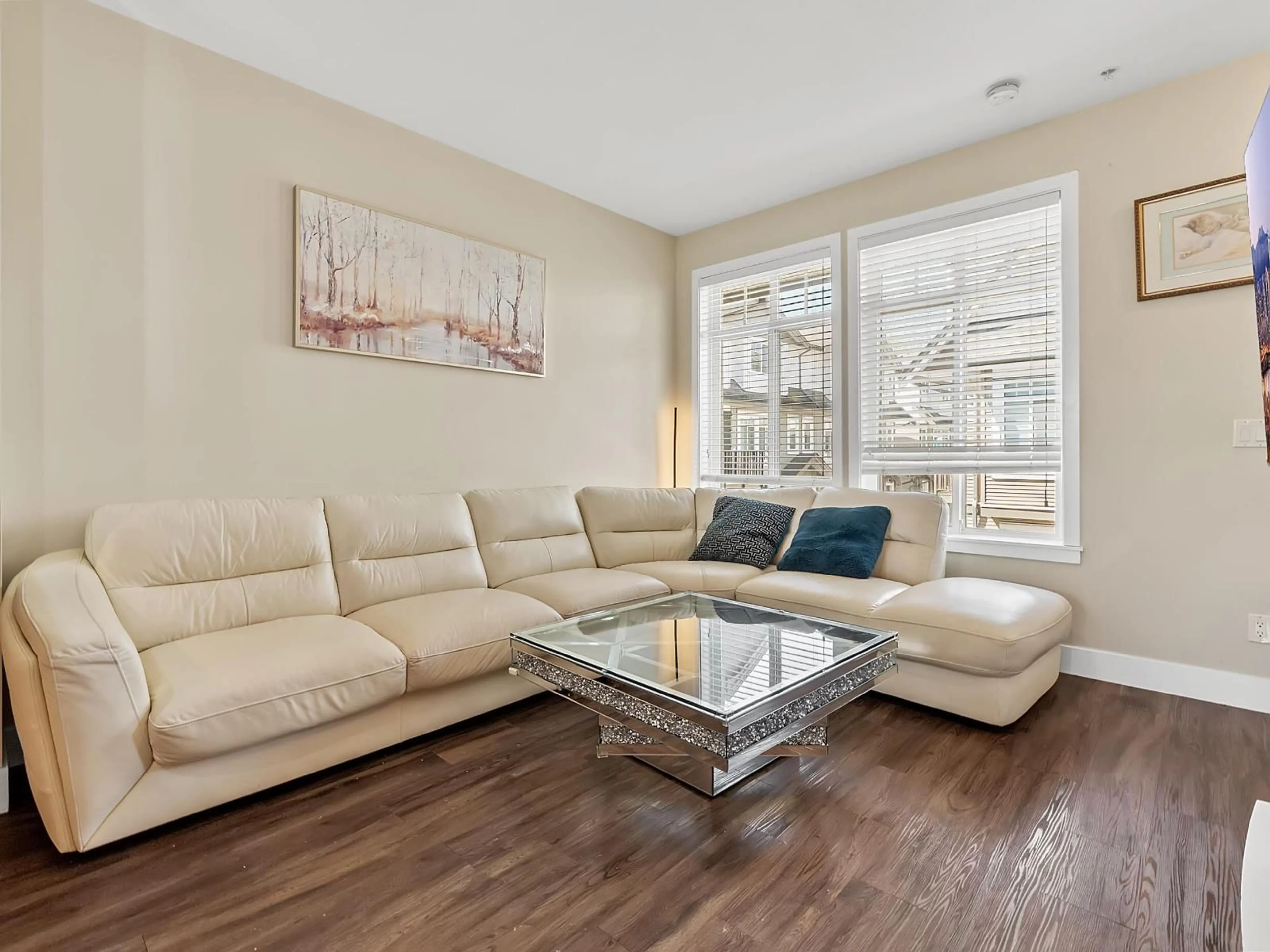 Living room with furniture, wood/laminate floor for 25 - 8250 209B STREET, Langley British Columbia V2Y0J7