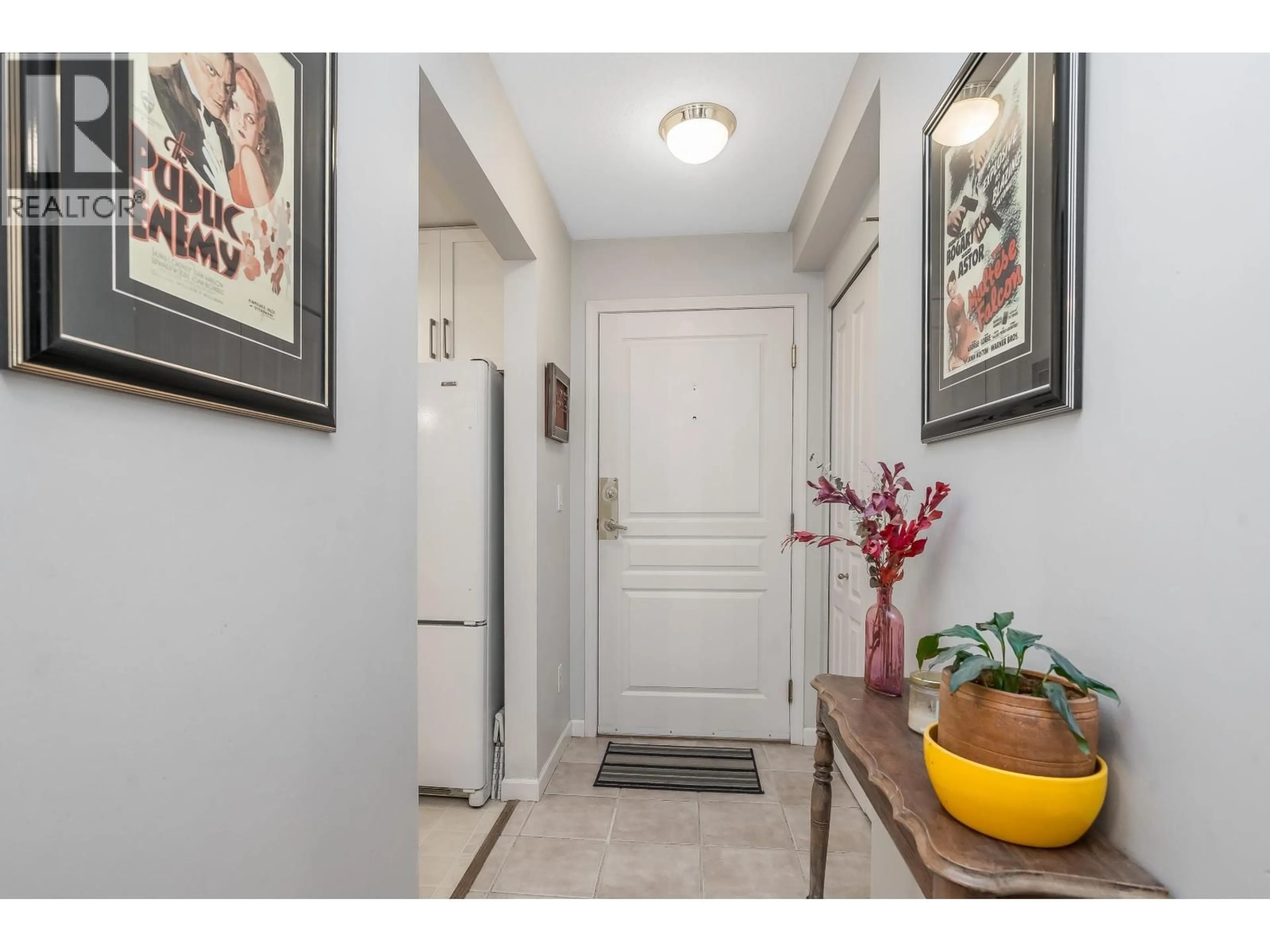 Indoor entryway for 216 - 1242 TOWN CENTRE BOULEVARD, Coquitlam British Columbia V3B7R6