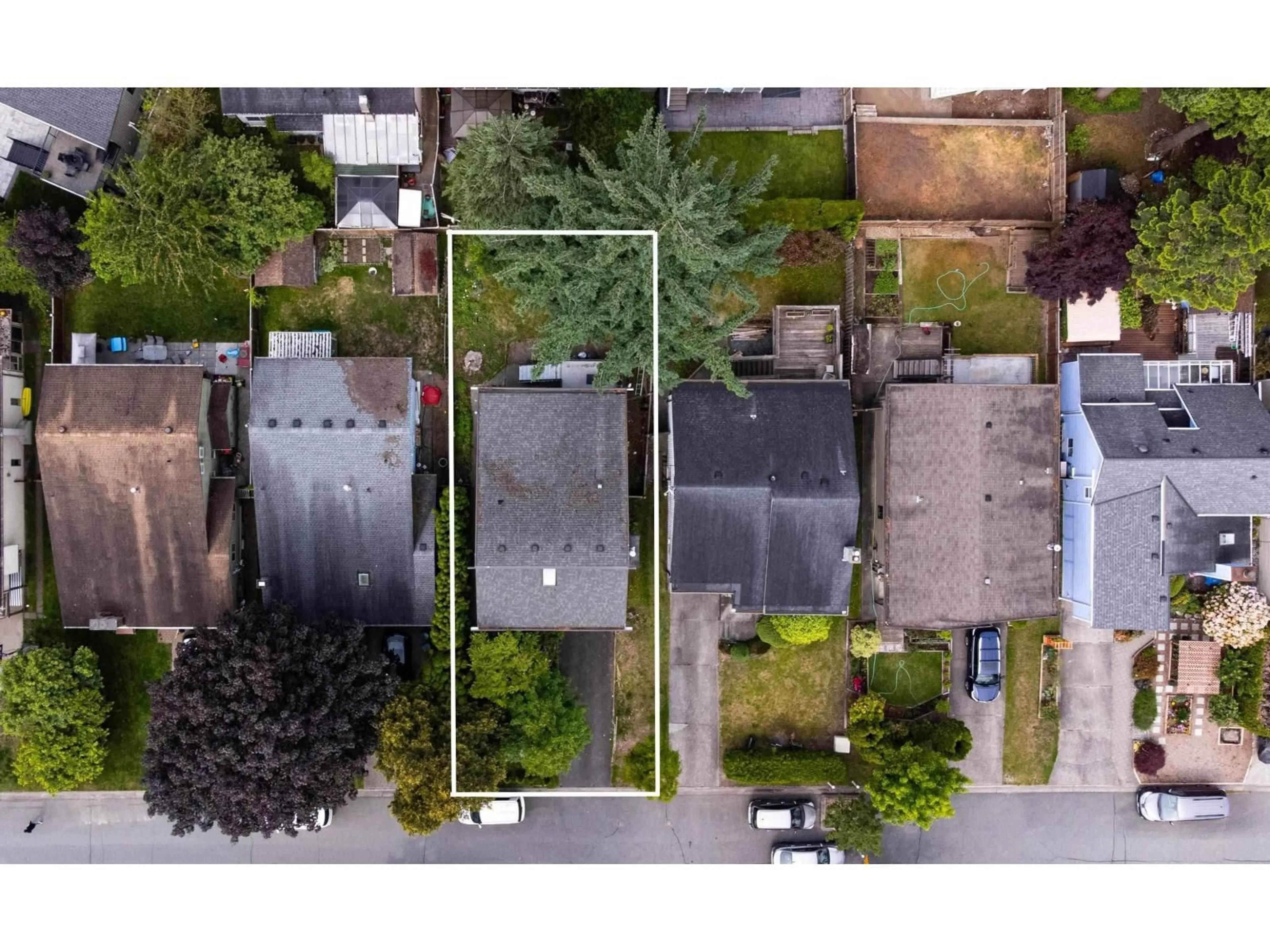 A pic from outside/outdoor area/front of a property/back of a property/a pic from drone, street for 6711 BAKER ROAD, Delta British Columbia V4E2T8