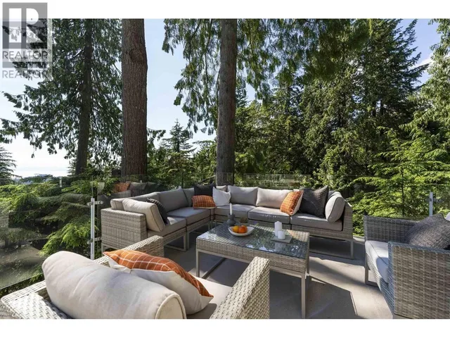 463 VENTURA CRESCENT, North Vancouver 2