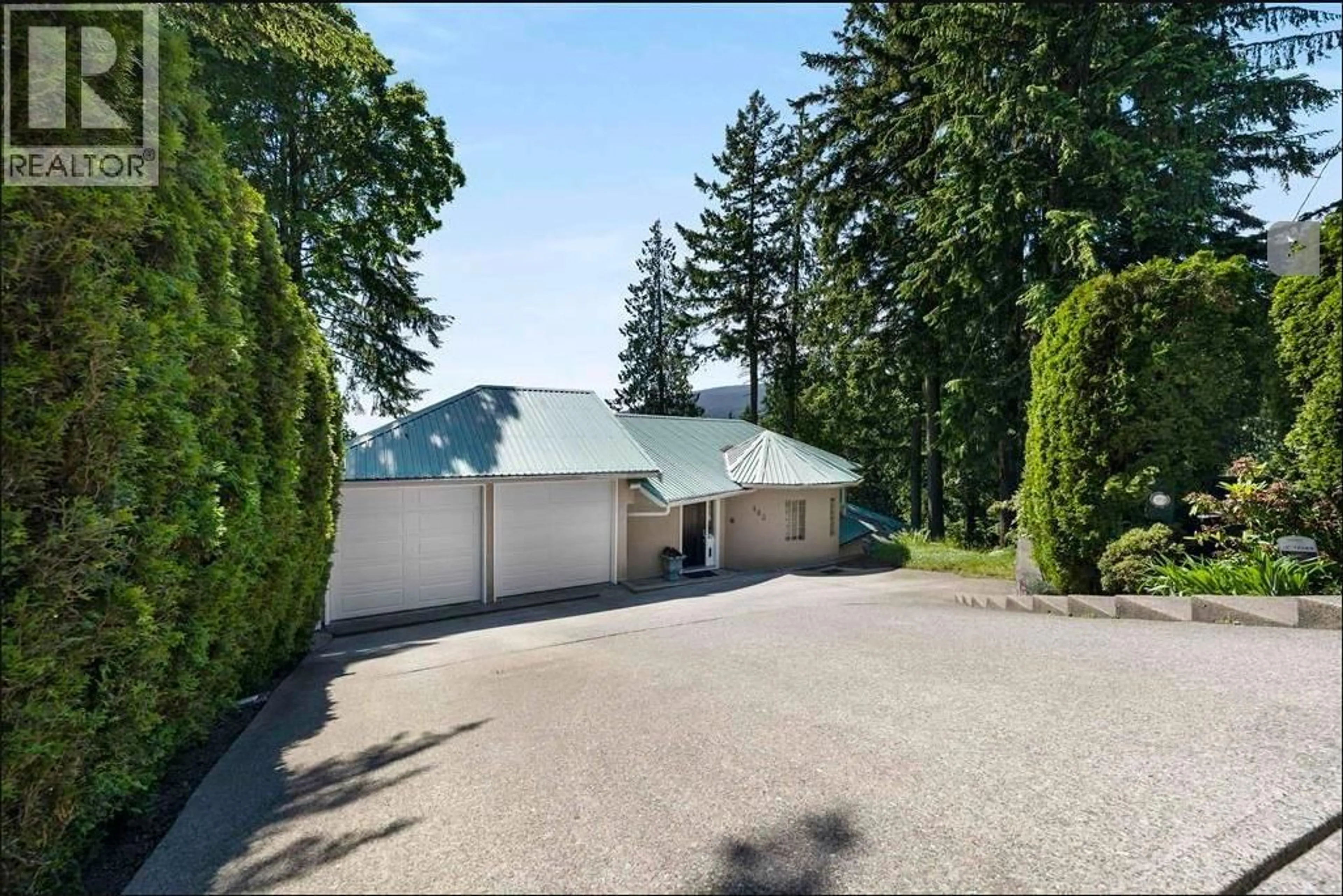 A pic from outside/outdoor area/front of a property/back of a property/a pic from drone, unknown for 463 VENTURA CRESCENT, North Vancouver British Columbia V7N3G8