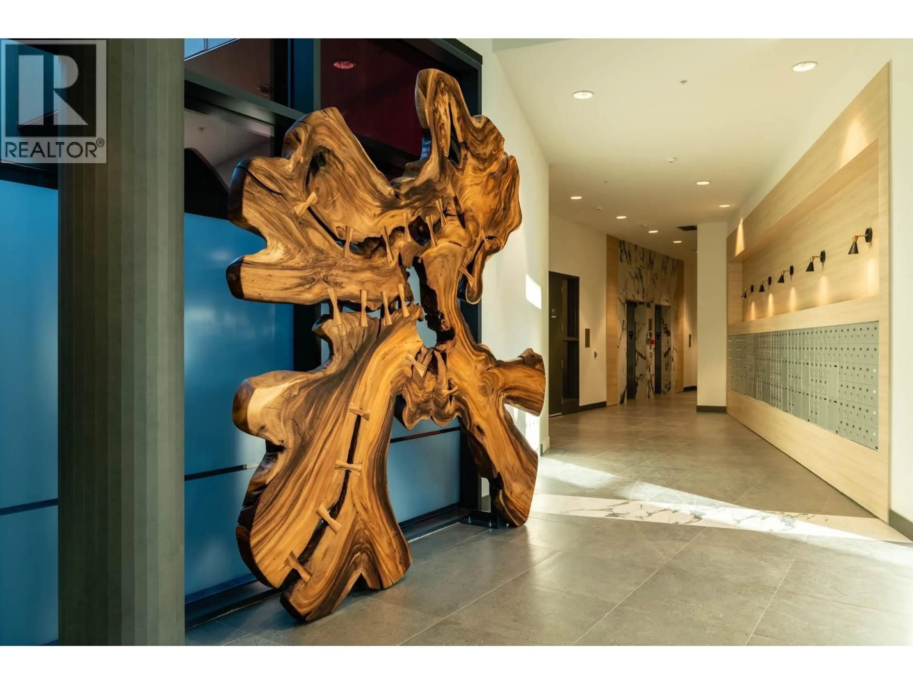 Indoor foyer for 420 - 422 3RD STREET, North Vancouver British Columbia V7L0K1