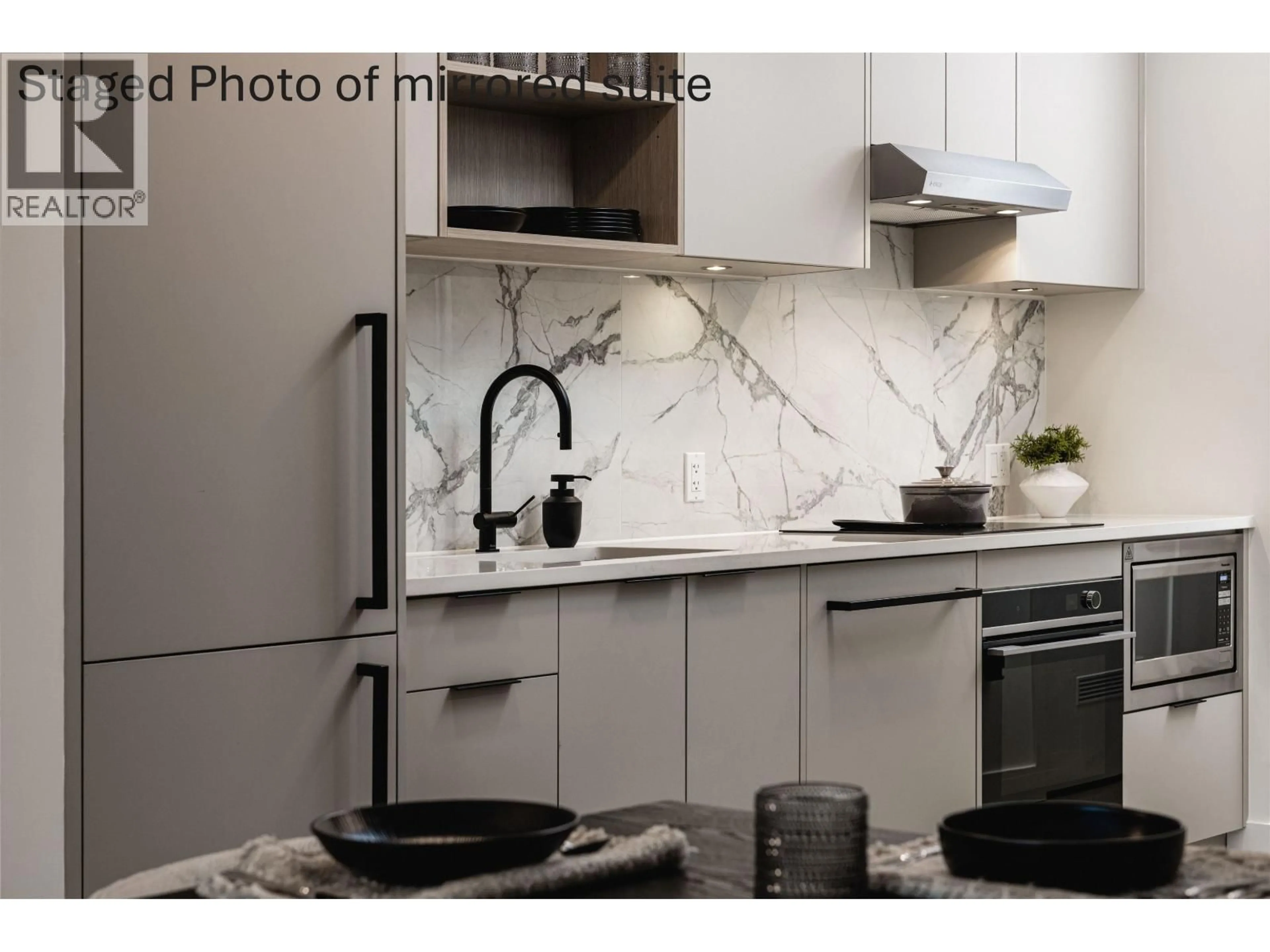 Contemporary kitchen, unknown for 420 - 422 3RD STREET, North Vancouver British Columbia V7L0K1