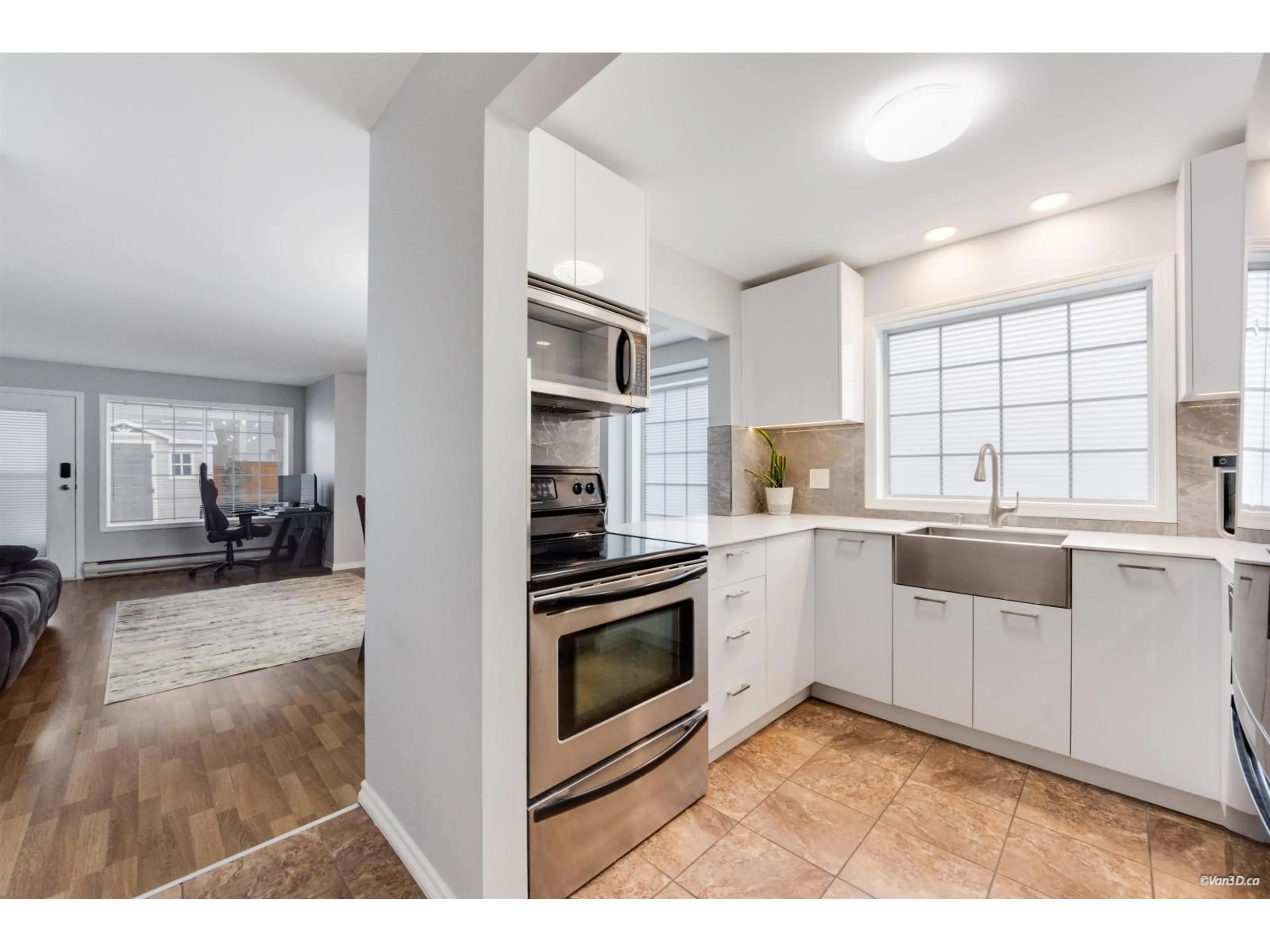 Open concept kitchen, ceramic/tile floor for 1 - 9437 HAZEL STREET, Chilliwack British Columbia V2P5M9