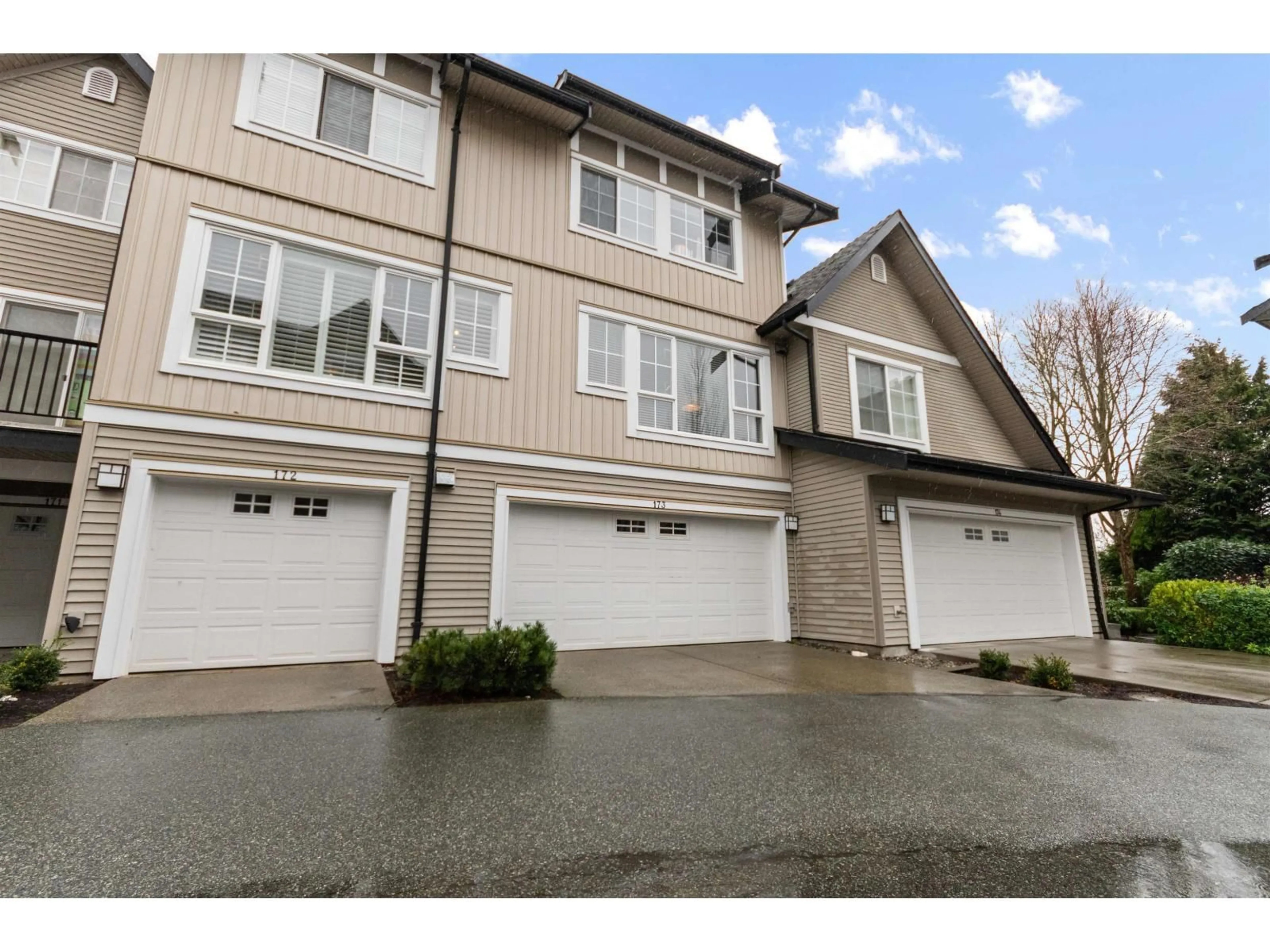 Indoor garage for 173 - 2450 161A AVENUE, Surrey British Columbia V3Z8K4