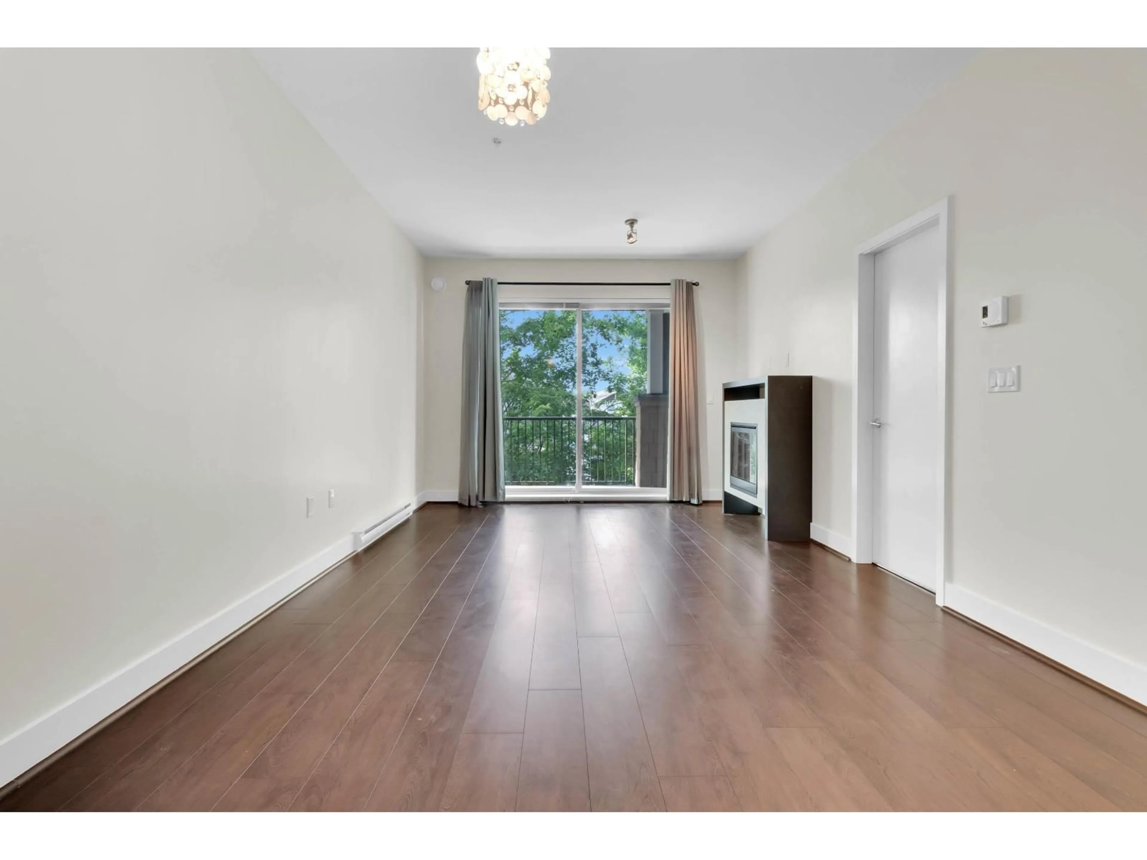 A pic of a room for 323 - 6688 120 STREET, Surrey British Columbia V3W1T8