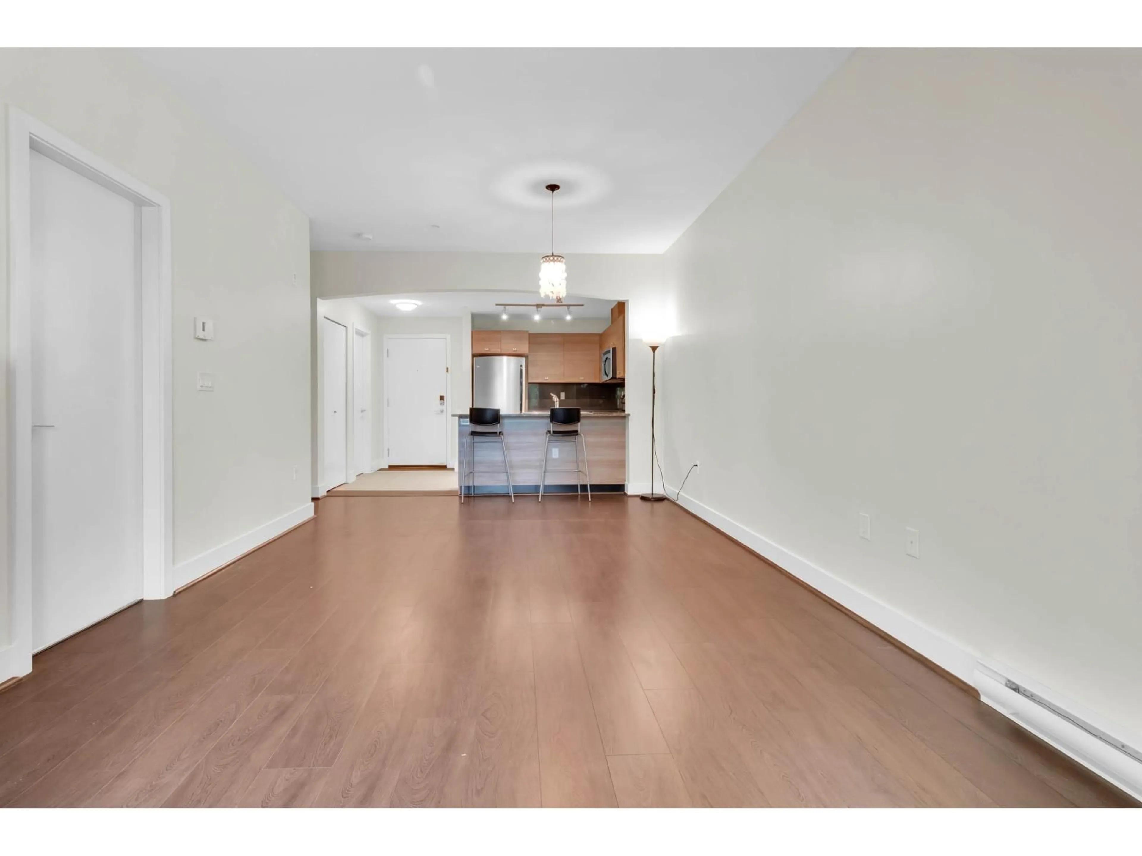 Unknown for 323 - 6688 120 STREET, Surrey British Columbia V3W1T8