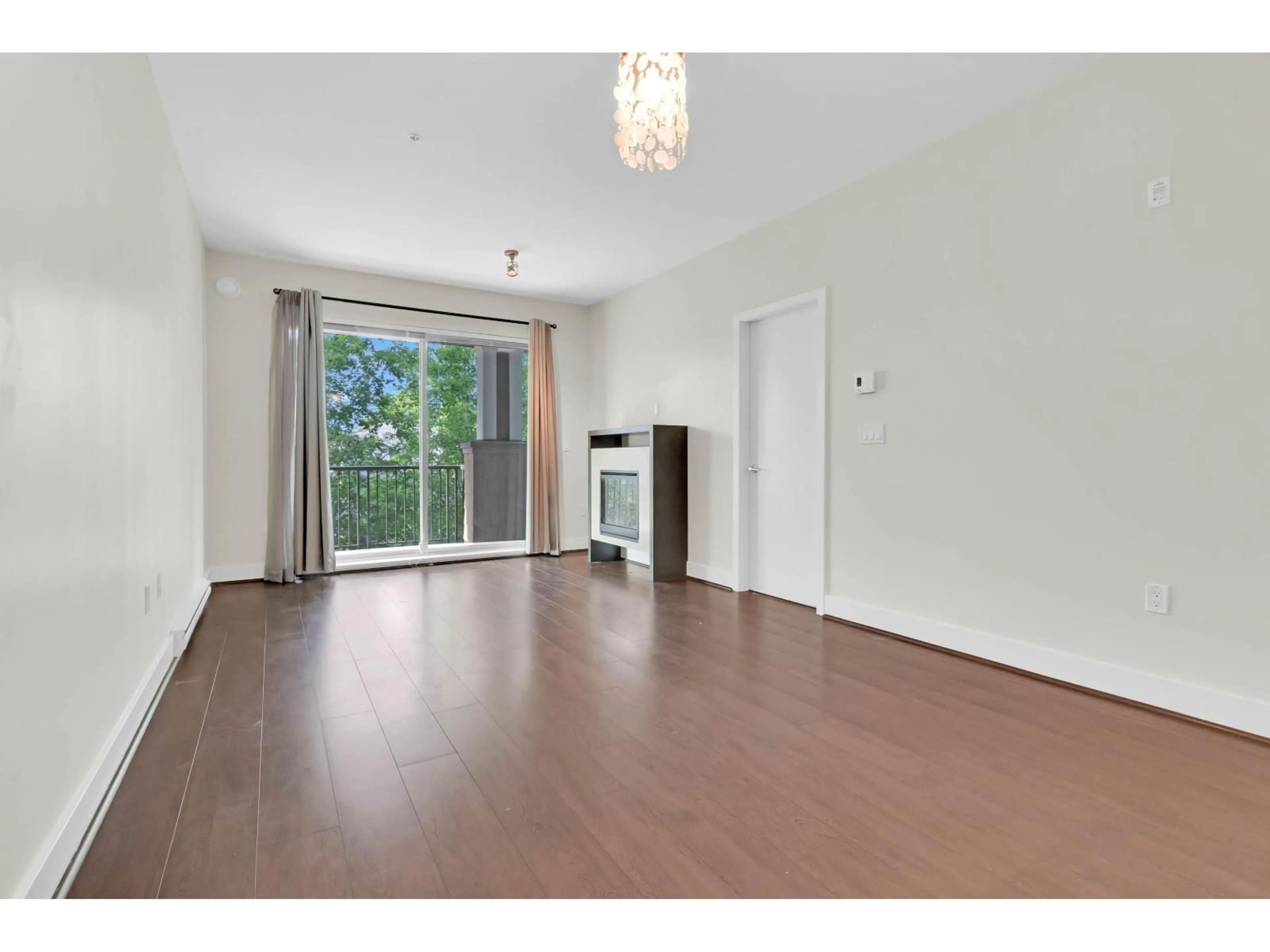 A pic of a room for 323 - 6688 120 STREET, Surrey British Columbia V3W1T8