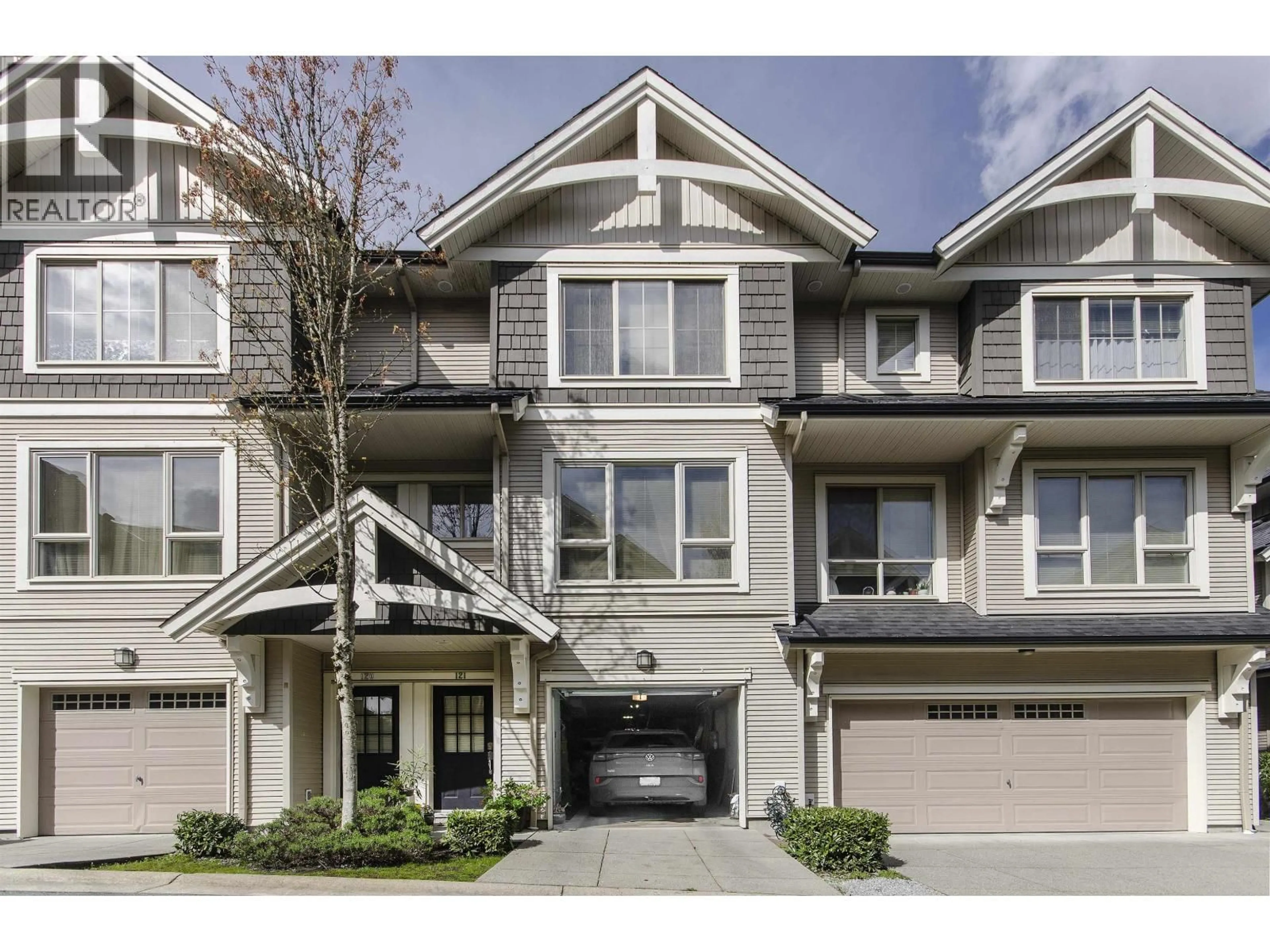 Home with vinyl exterior material, street for 121 - 3105 DAYANEE SPRINGS BOULEVARD, Coquitlam British Columbia V3E0C2