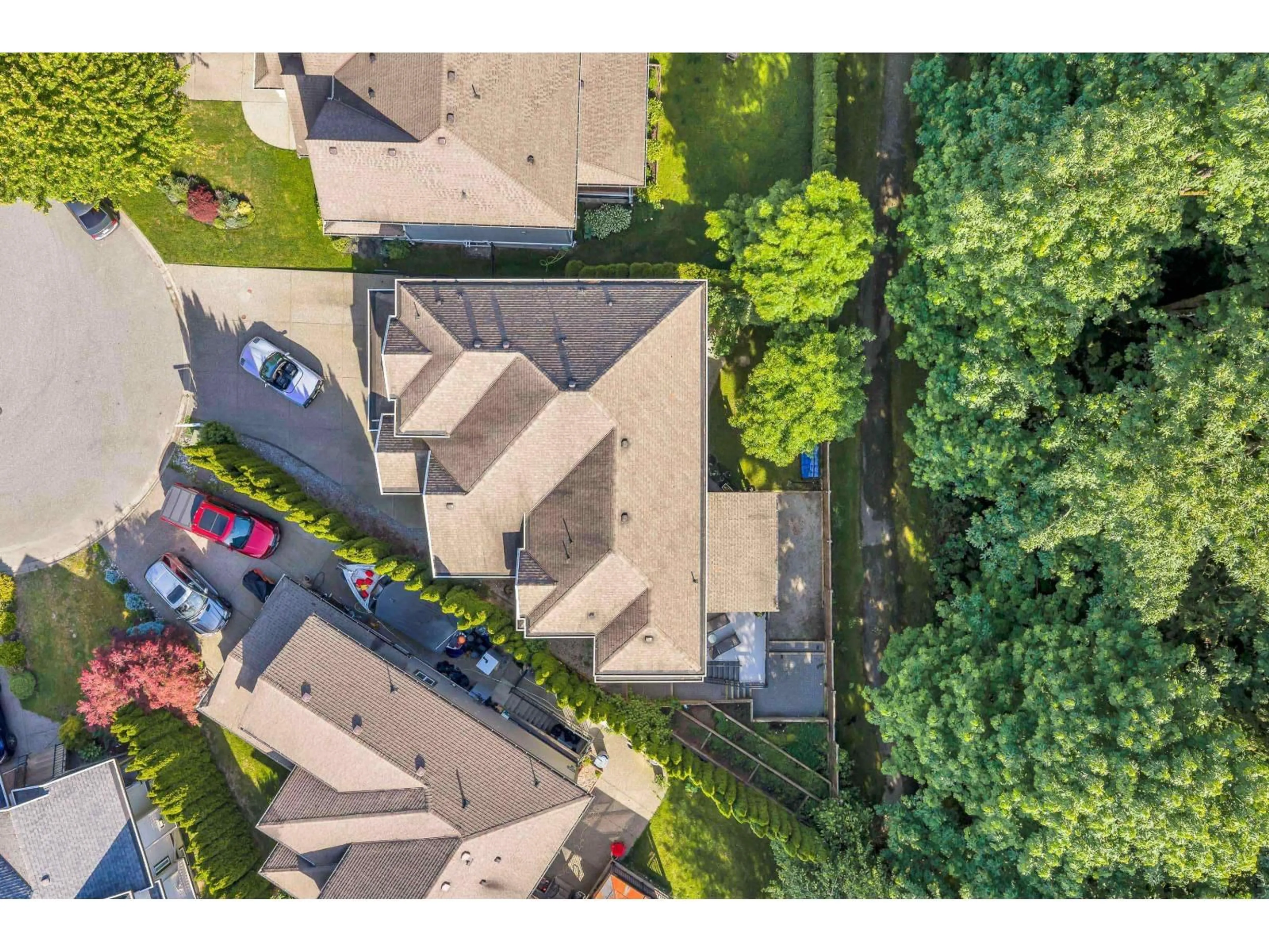 A pic from outside/outdoor area/front of a property/back of a property/a pic from drone, street for 8437 BAILEY PLACE, Mission British Columbia V4S0B3