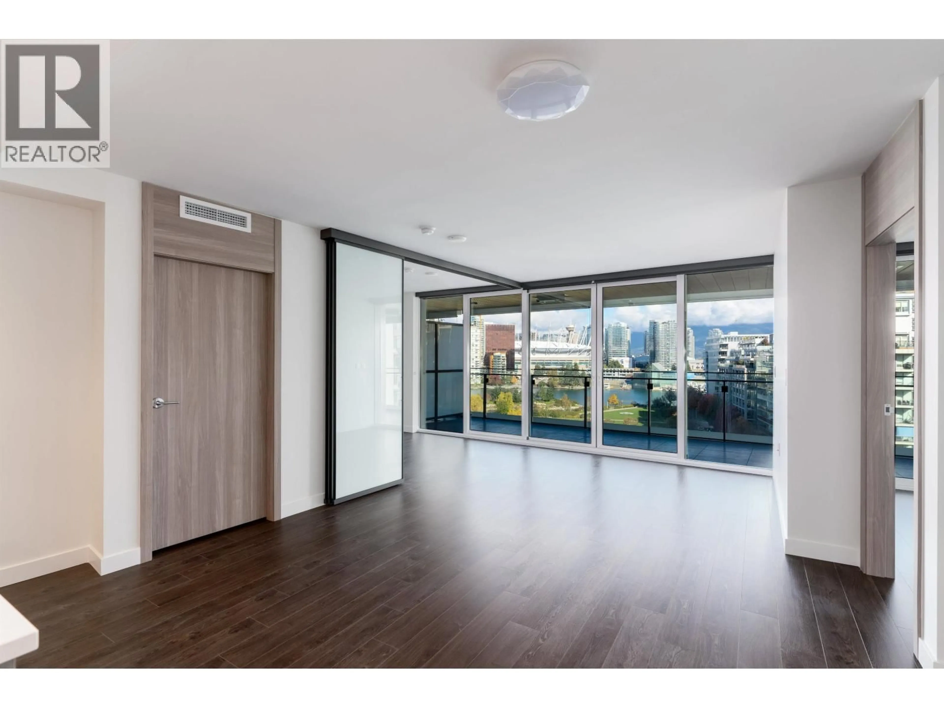 Indoor foyer for 1012 - 1768 COOK STREET, Vancouver British Columbia V5Y0N3