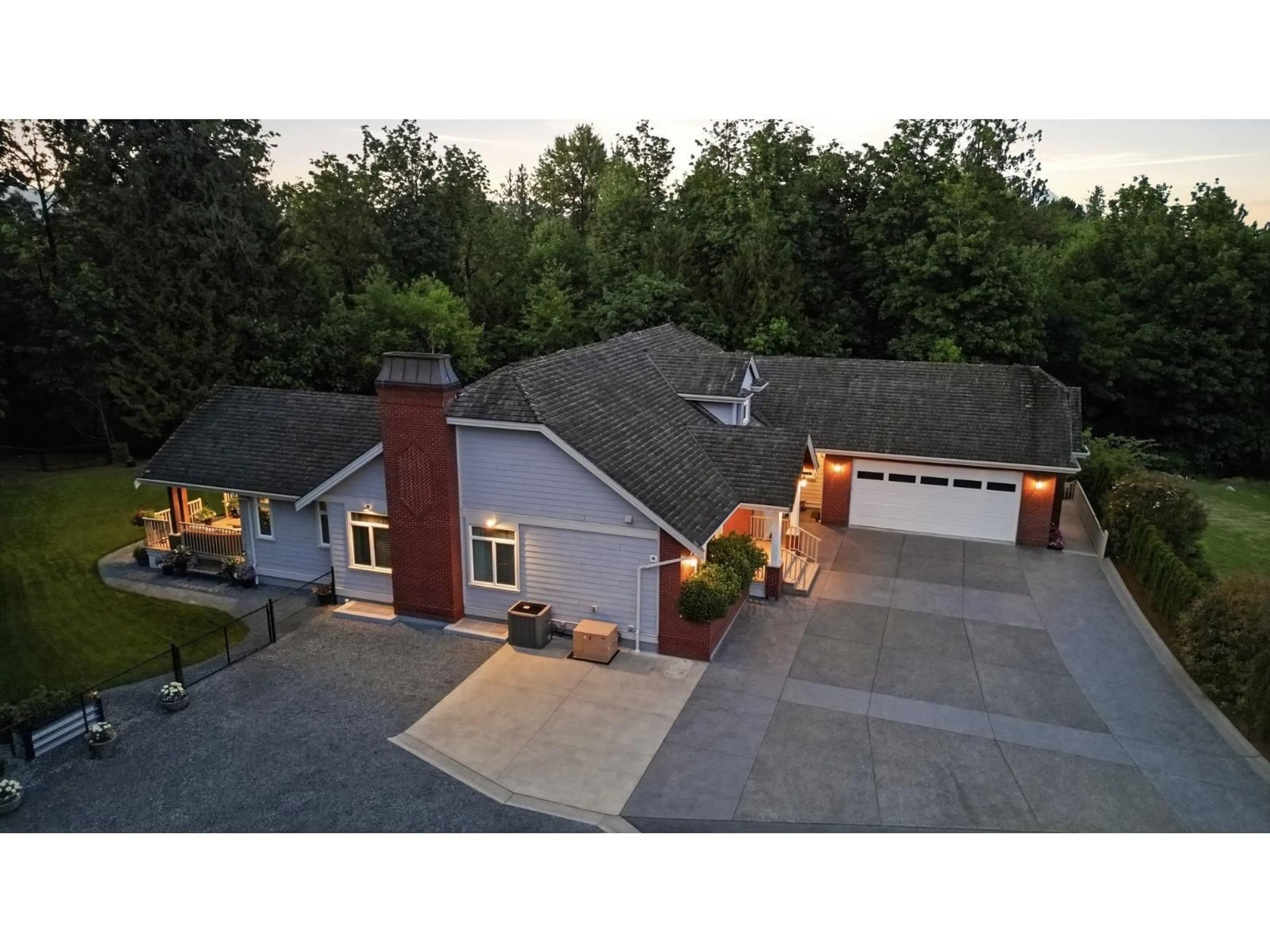 A pic from outside/outdoor area/front of a property/back of a property/a pic from drone, street for 30935 HARRIS ROAD, Abbotsford British Columbia V4X1W2