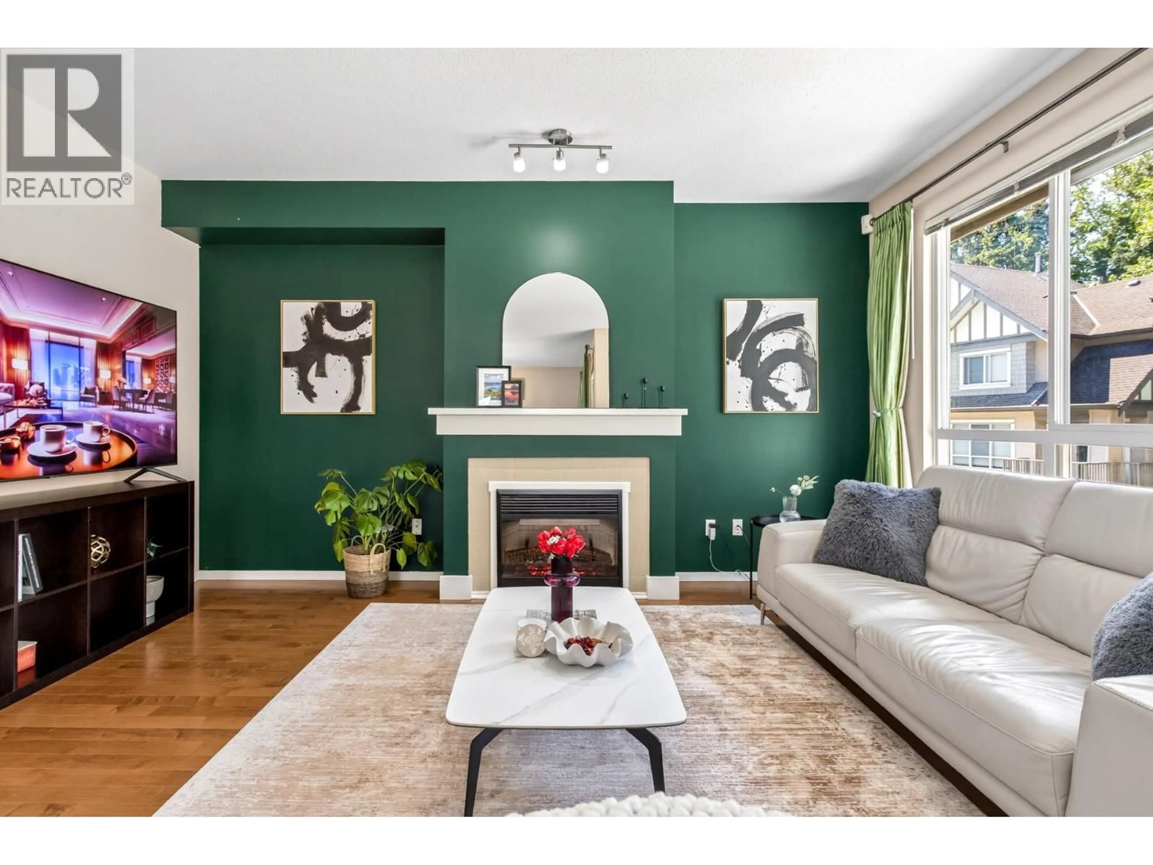 Living room with furniture, unknown for 120 - 9133 GOVERNMENT STREET, Burnaby British Columbia V3N0B1