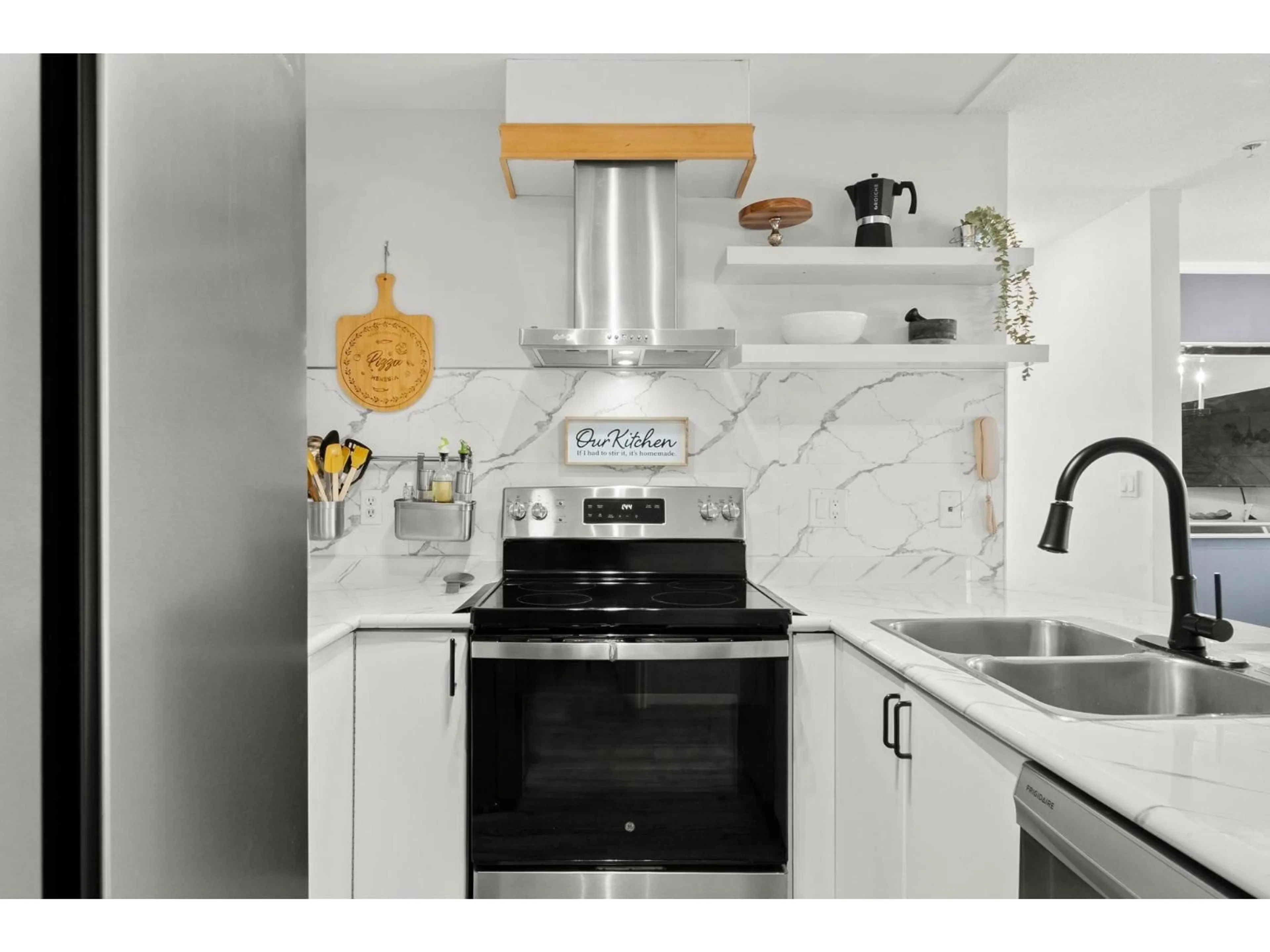 Standard kitchen, ceramic/tile floor for 201 - 12110 80 AVENUE, Surrey British Columbia V3W0V2
