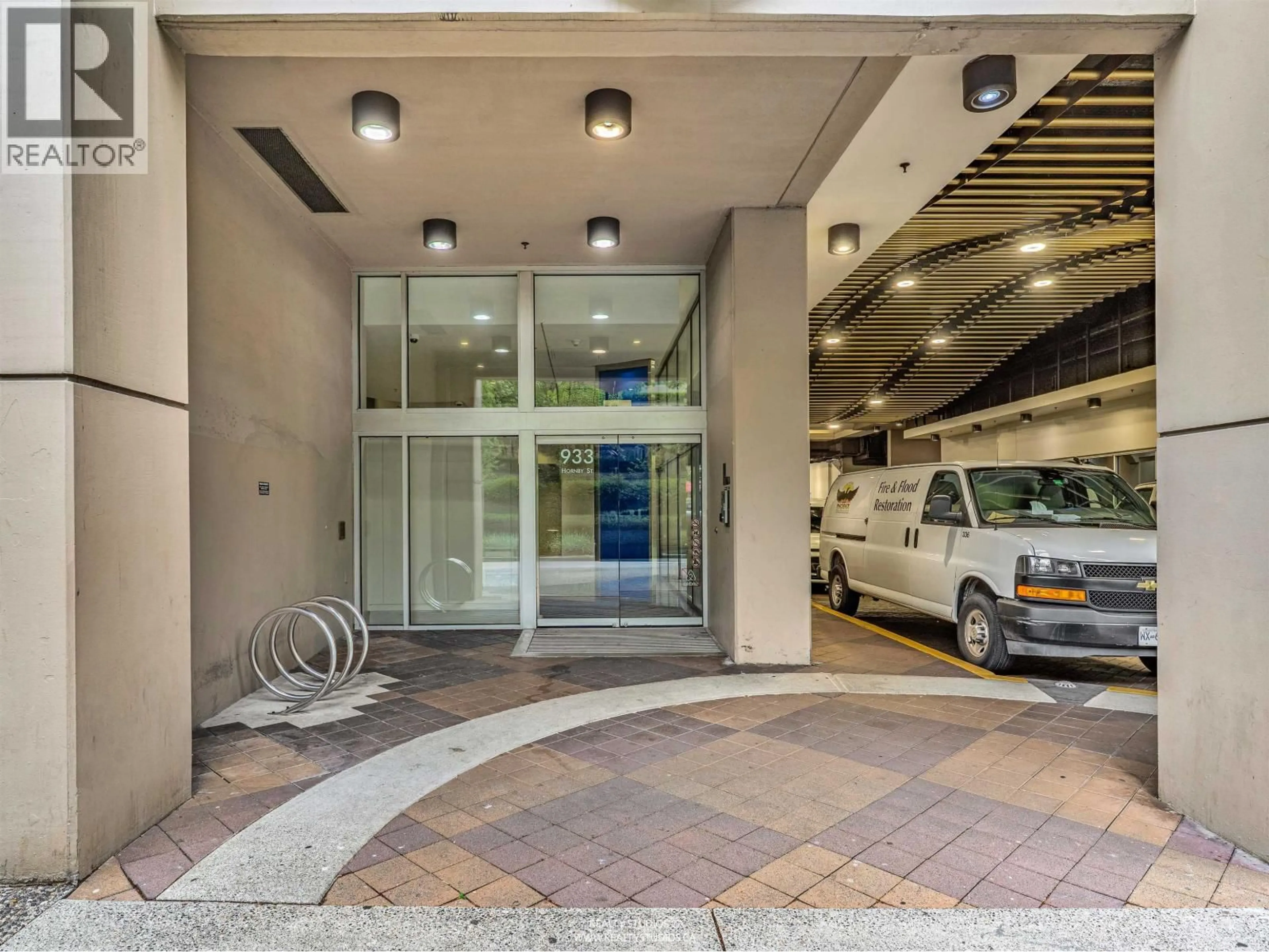 Indoor foyer for 204 - 933 HORNBY STREET, Vancouver British Columbia V6Z3G4