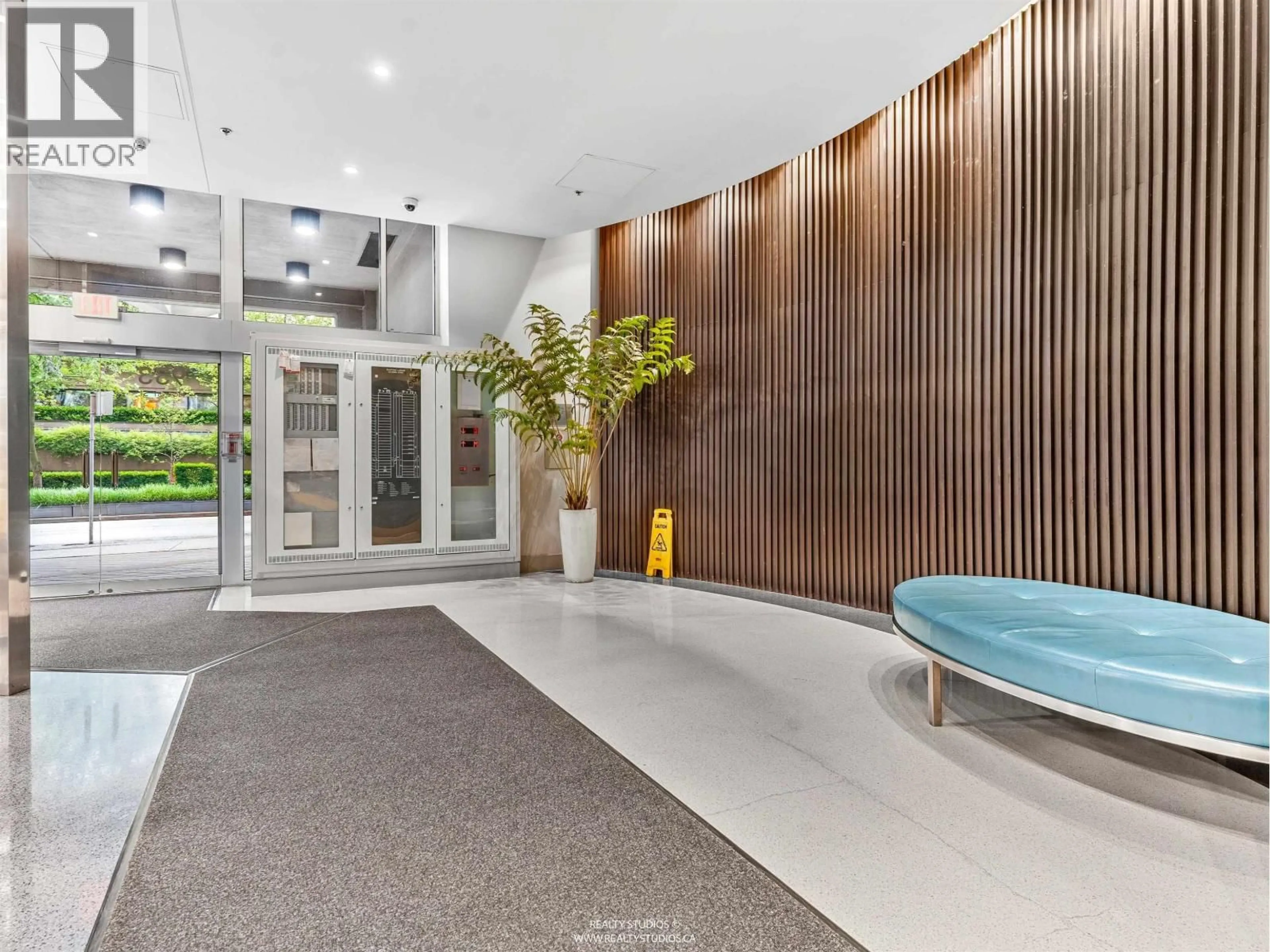 Indoor foyer for 204 - 933 HORNBY STREET, Vancouver British Columbia V6Z3G4