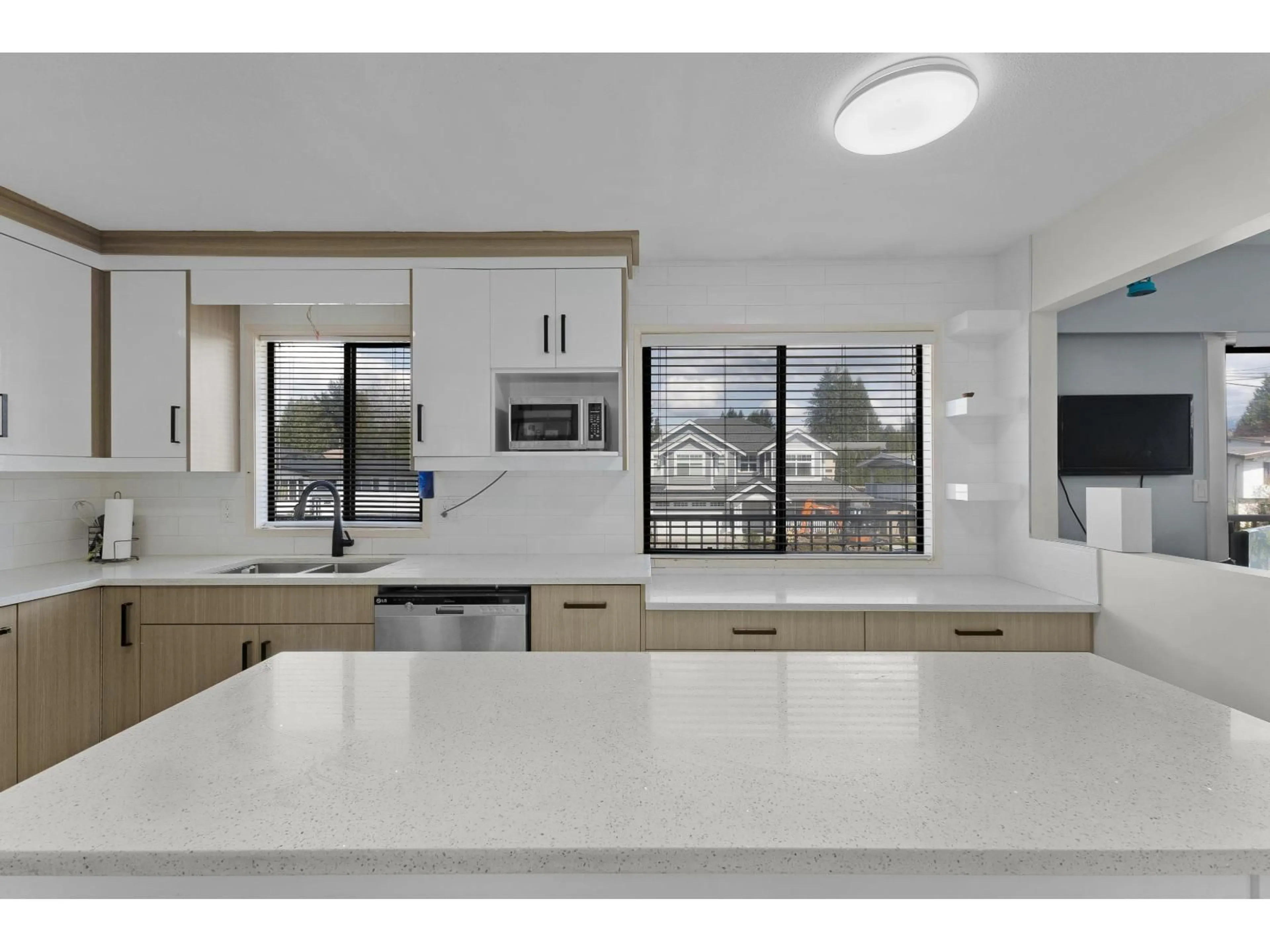 Unknown for 31872 STARLING AVENUE, Mission British Columbia V2V4S6