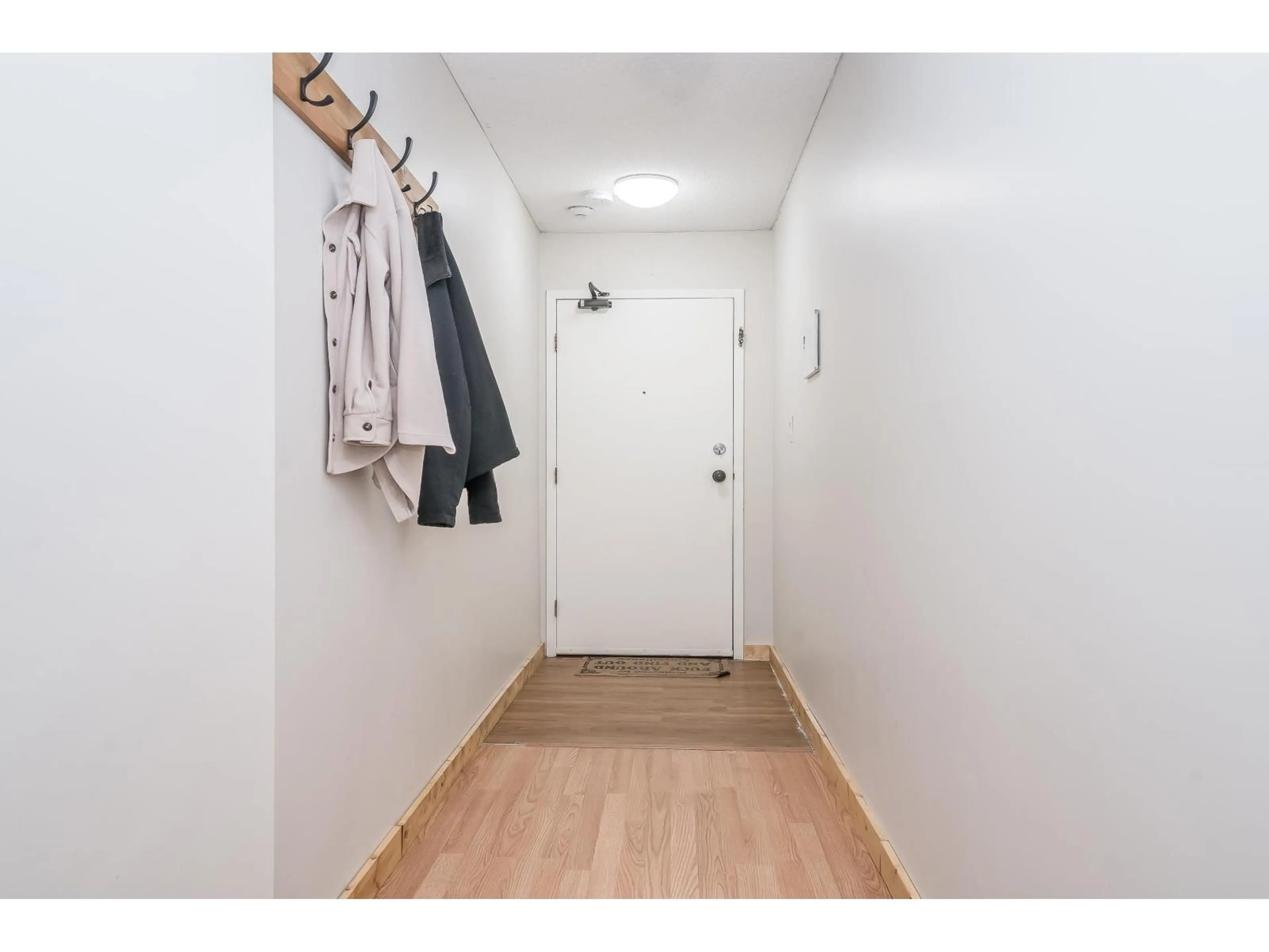 Indoor entryway for 105 - 32175 OLD YALE ROAD, Abbotsford British Columbia V2T2C8