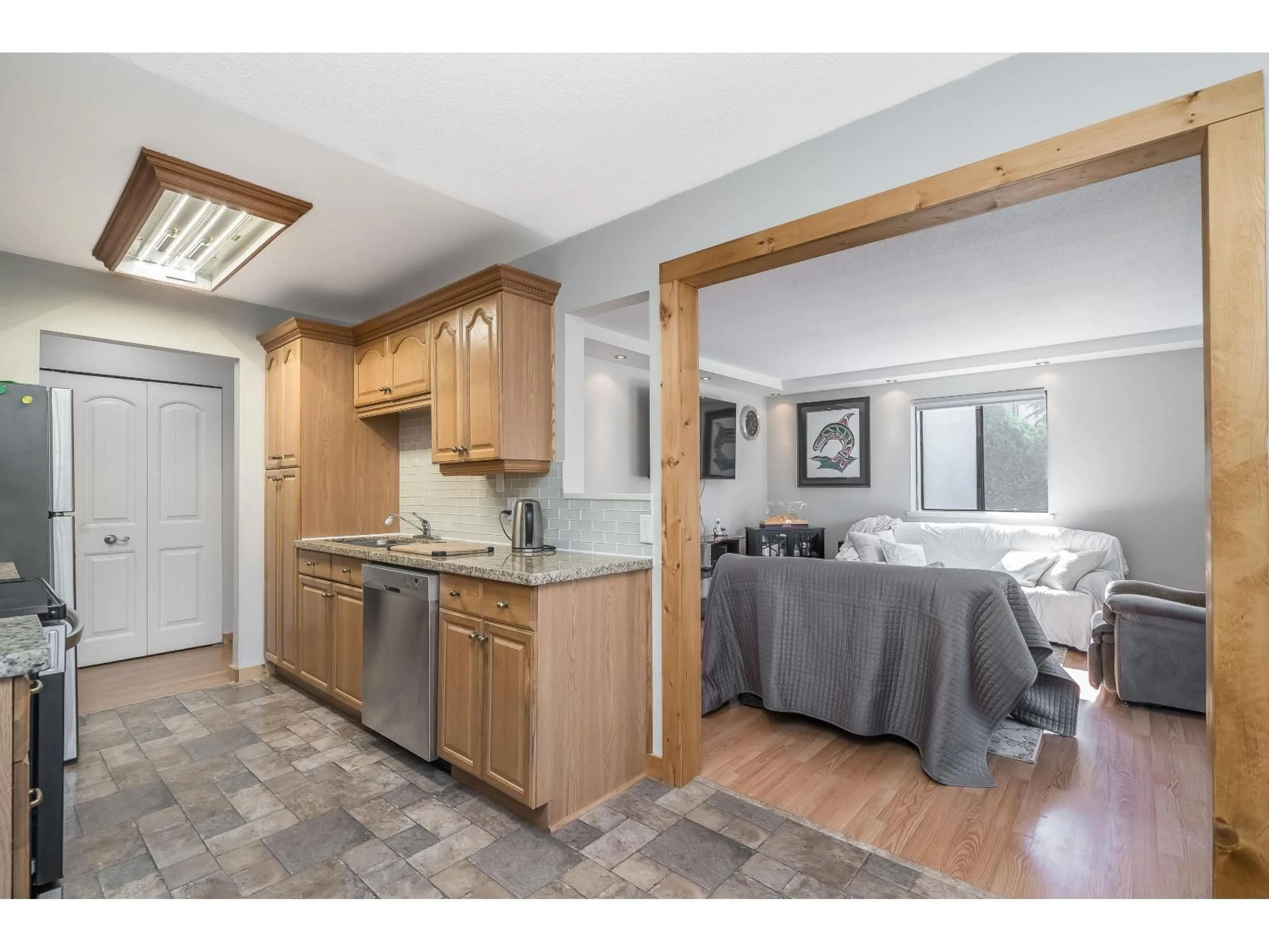 Open concept kitchen, unknown for 105 - 32175 OLD YALE ROAD, Abbotsford British Columbia V2T2C8
