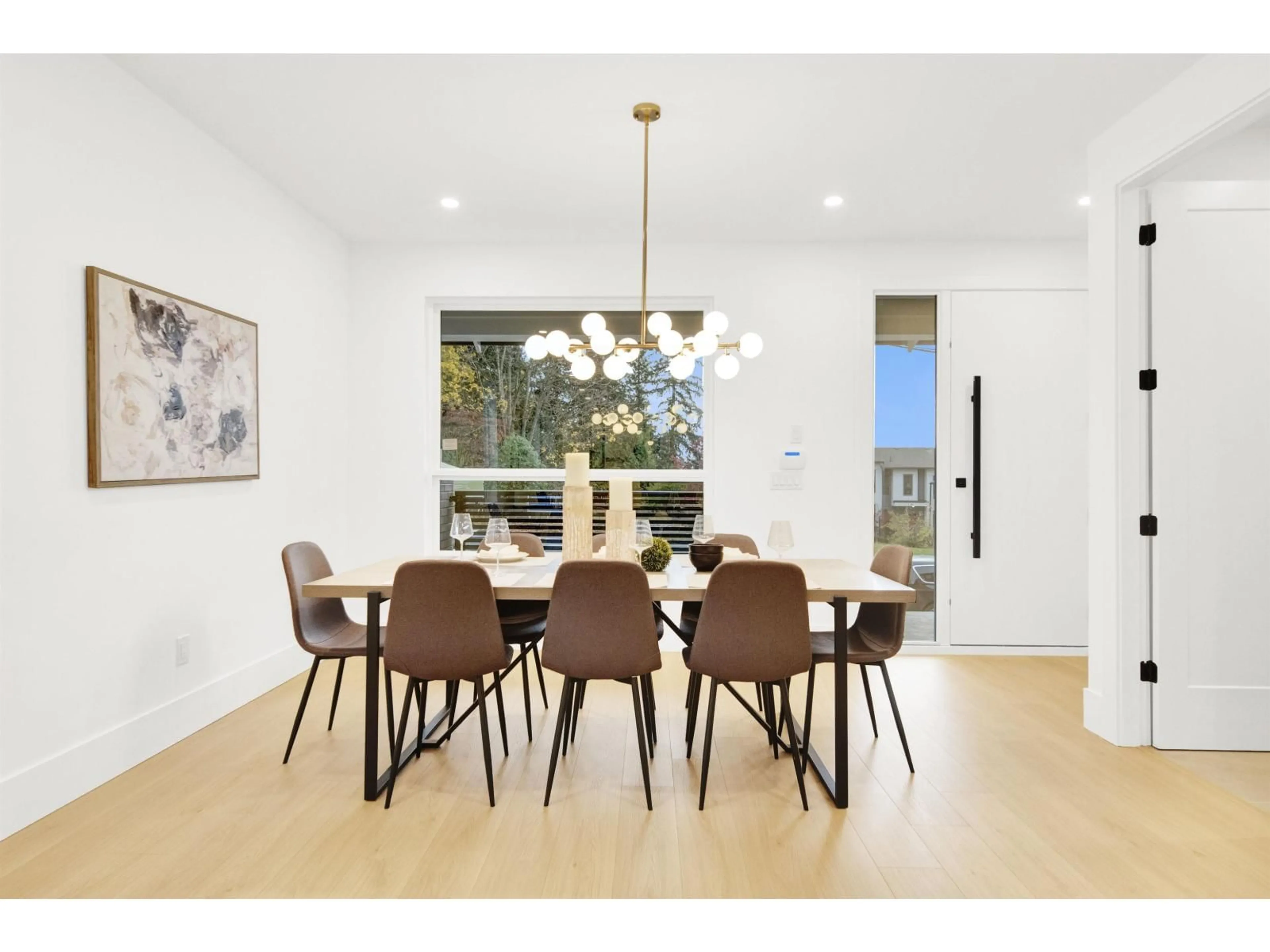 Dining room, wood/laminate floor for 16477 20 AVENUE, Surrey British Columbia V3Z9M9