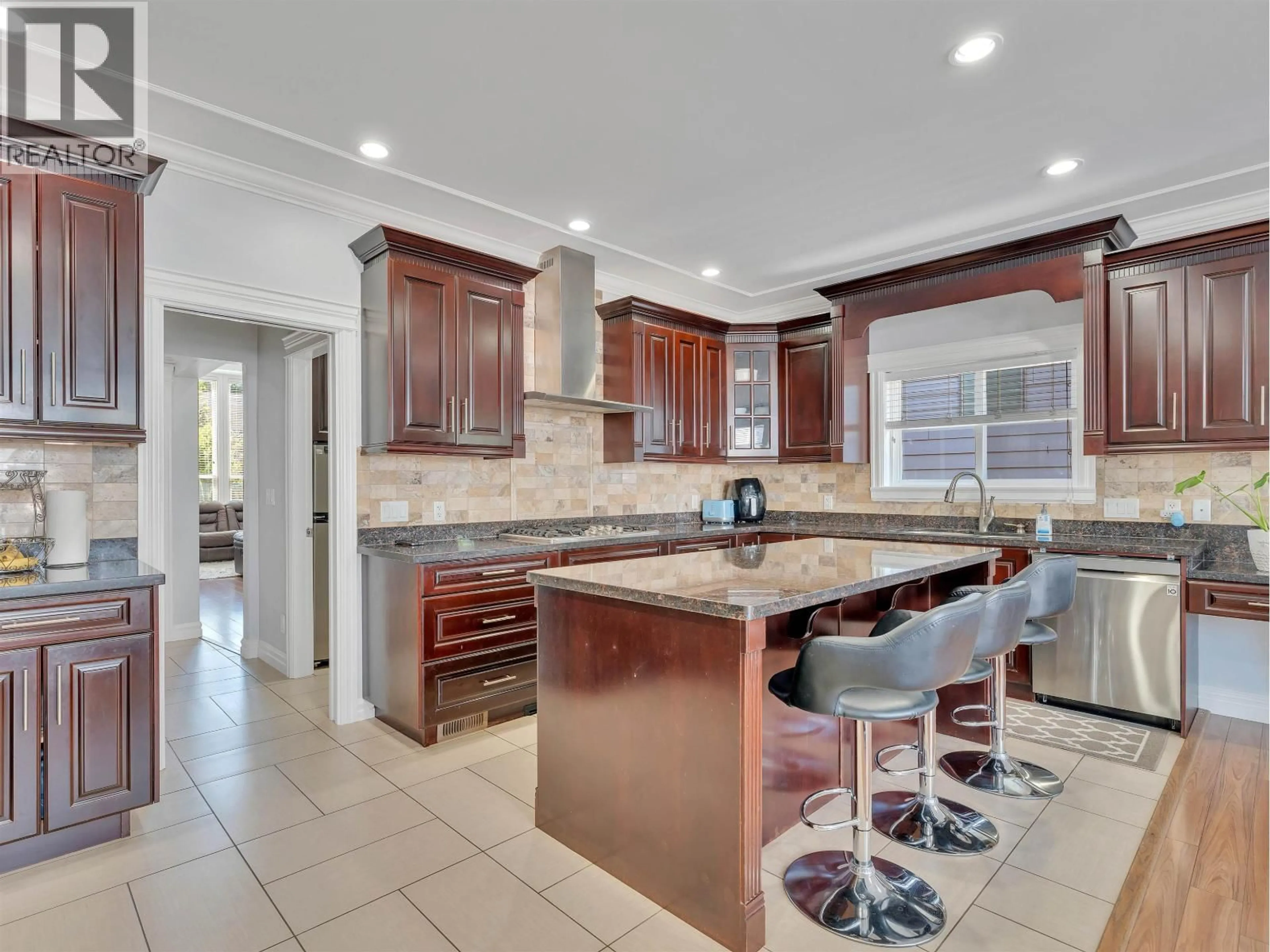 Open concept kitchen, ceramic/tile floor for 1809 MAMQUAM ROAD, Squamish British Columbia V0N1T0