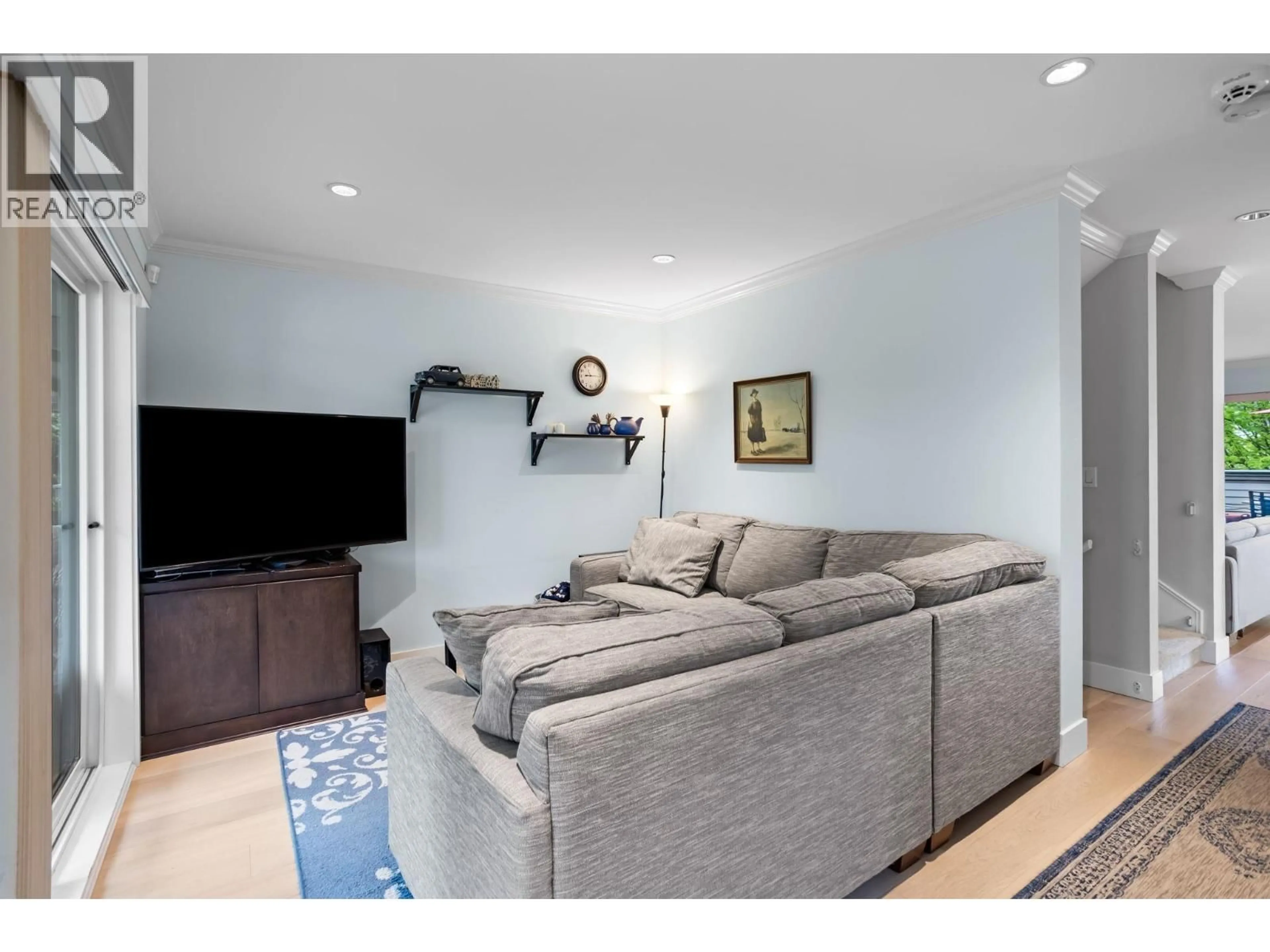 Living room with furniture, wood/laminate floor for 1121 ST. ANDREWS AVENUE, North Vancouver British Columbia V7L0A6